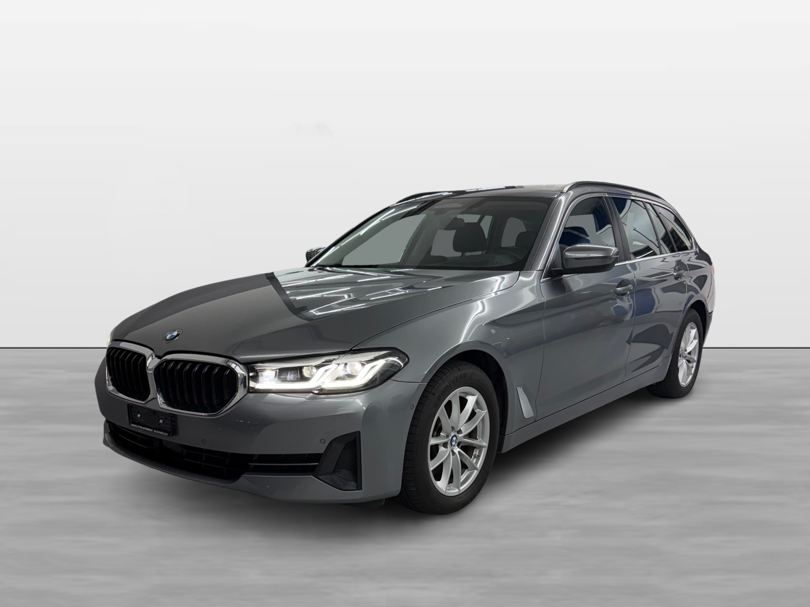 BMW 520d xDrive 48V Touring Steptronic-showroom-element-1