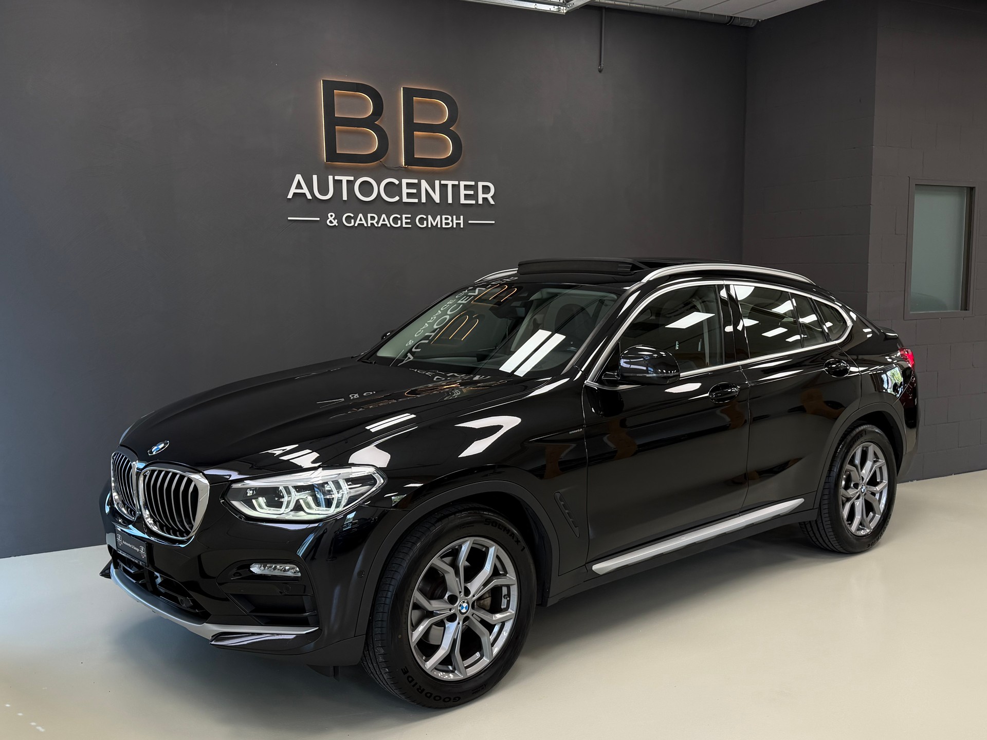 BMW X4 xDrive 20d xLine Steptronic-showroom-element-1