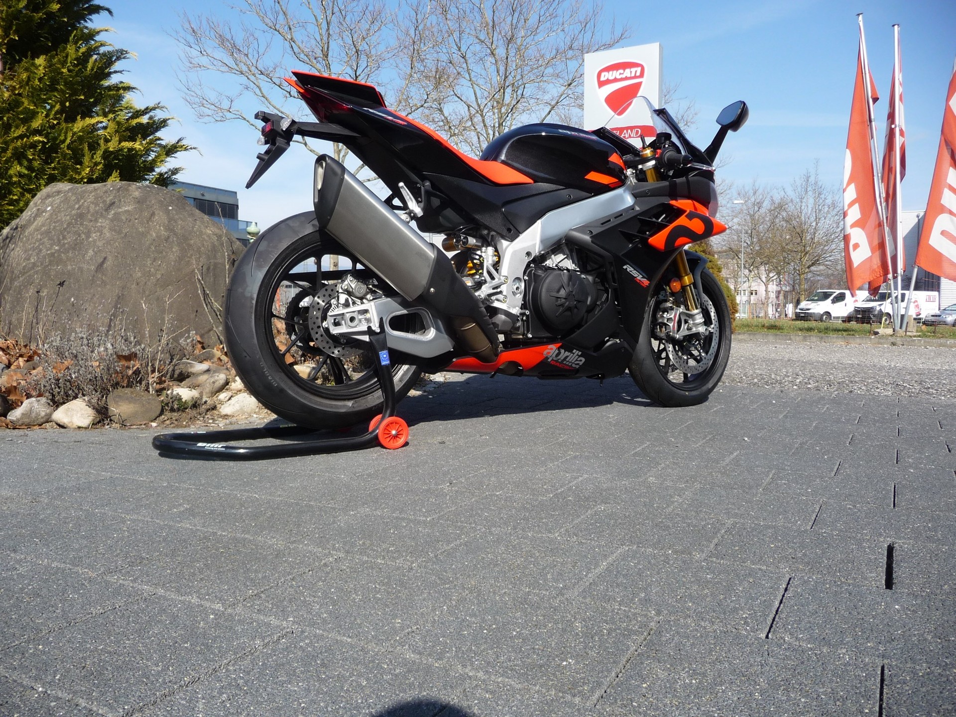 APRILIA RSV4 1100 Factory-image-2