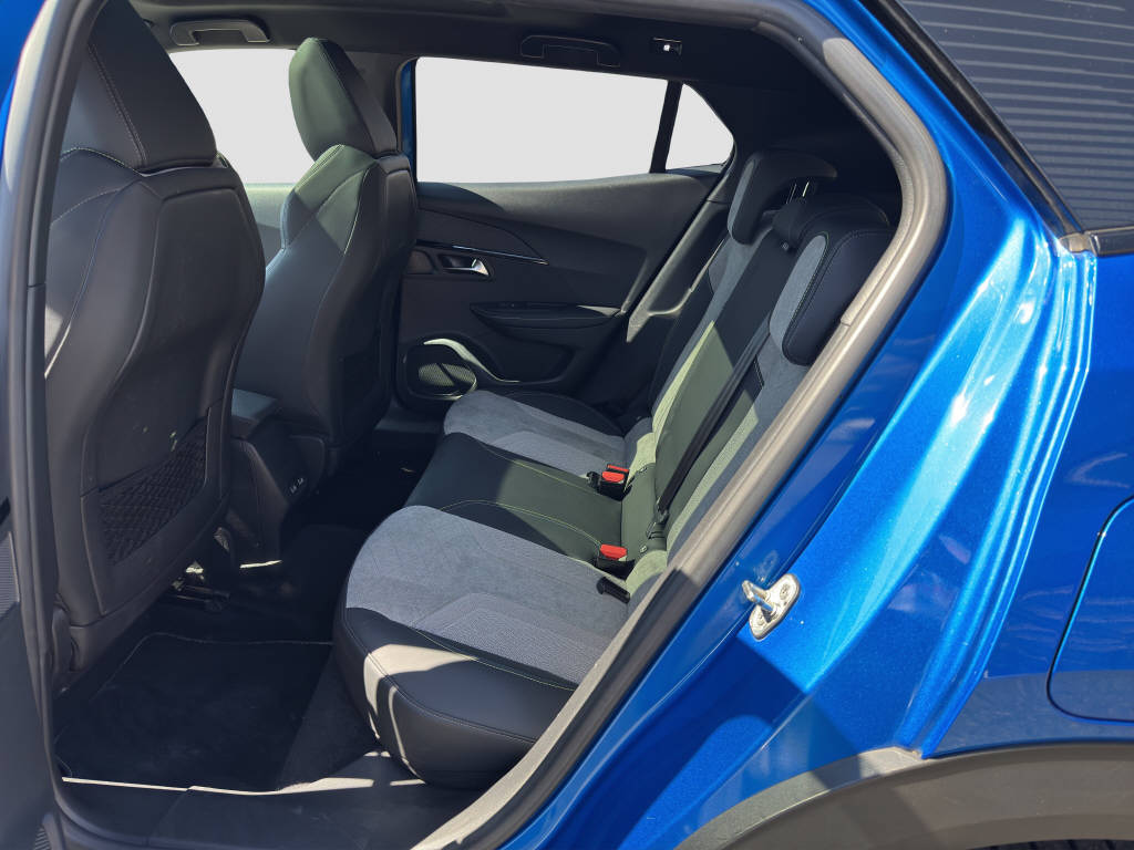 PEUGEOT 2008 e-GT-image-11