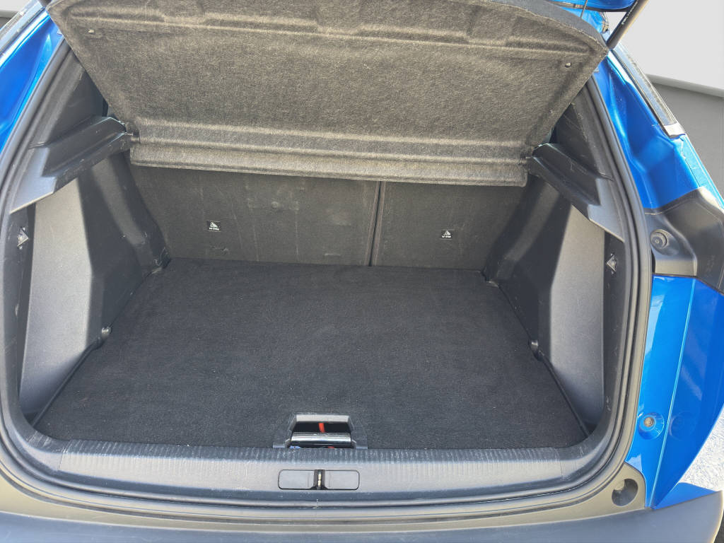 PEUGEOT 2008 e-GT-image-13