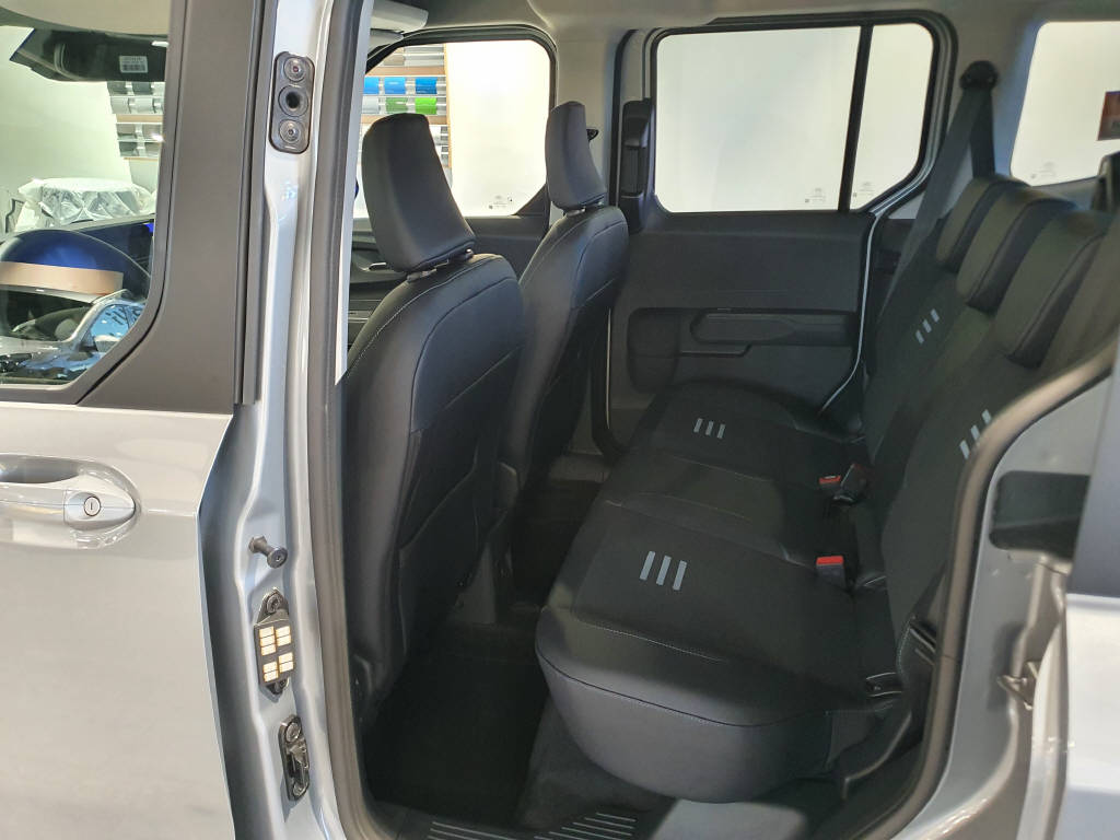 FORD TOURNEO COURIERier 1.0 EcoBoost Active-image-10