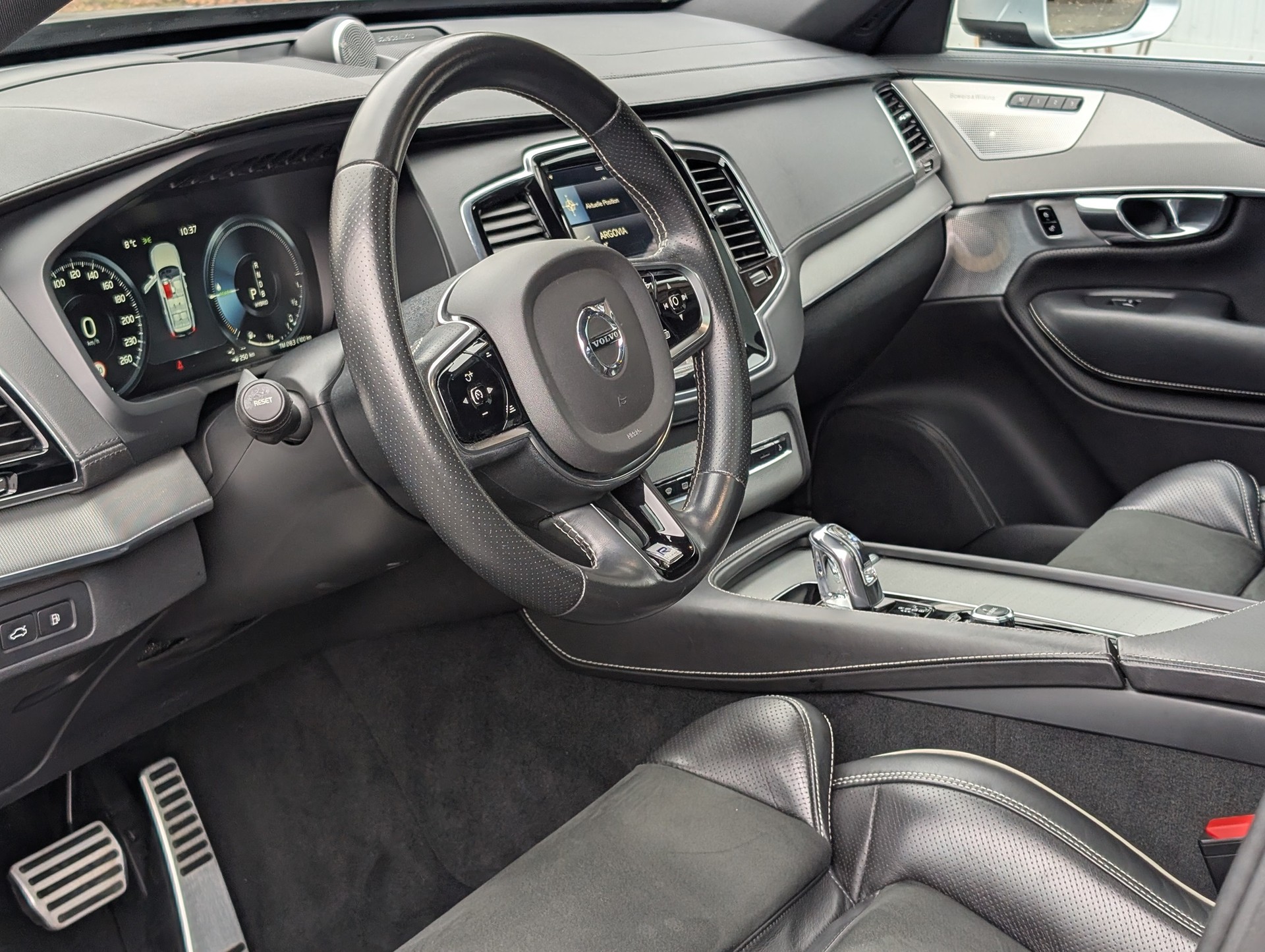 VOLVO XC90 T8 AWD R-Design Geartronic-image-16
