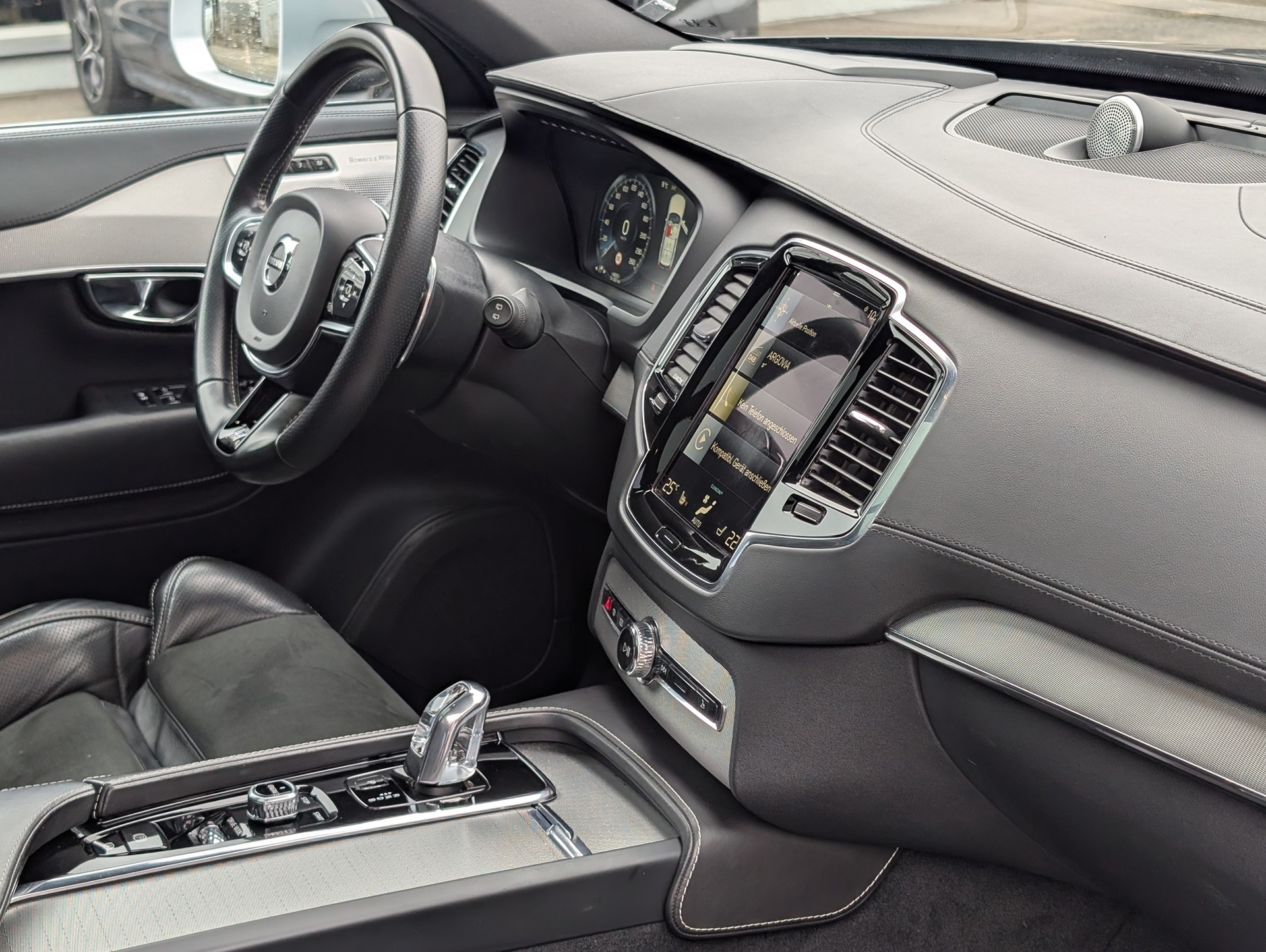 VOLVO XC90 T8 AWD R-Design Geartronic-image-17