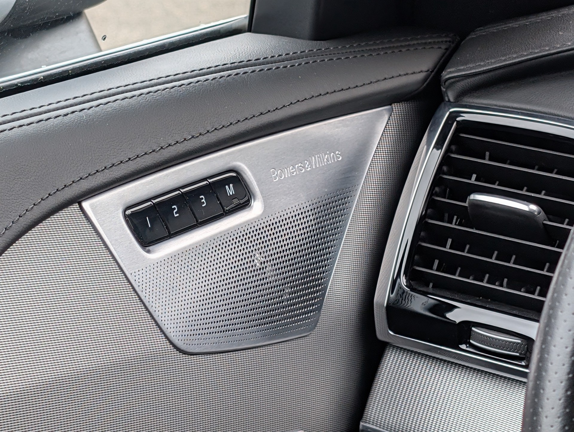 VOLVO XC90 T8 AWD R-Design Geartronic-image-14