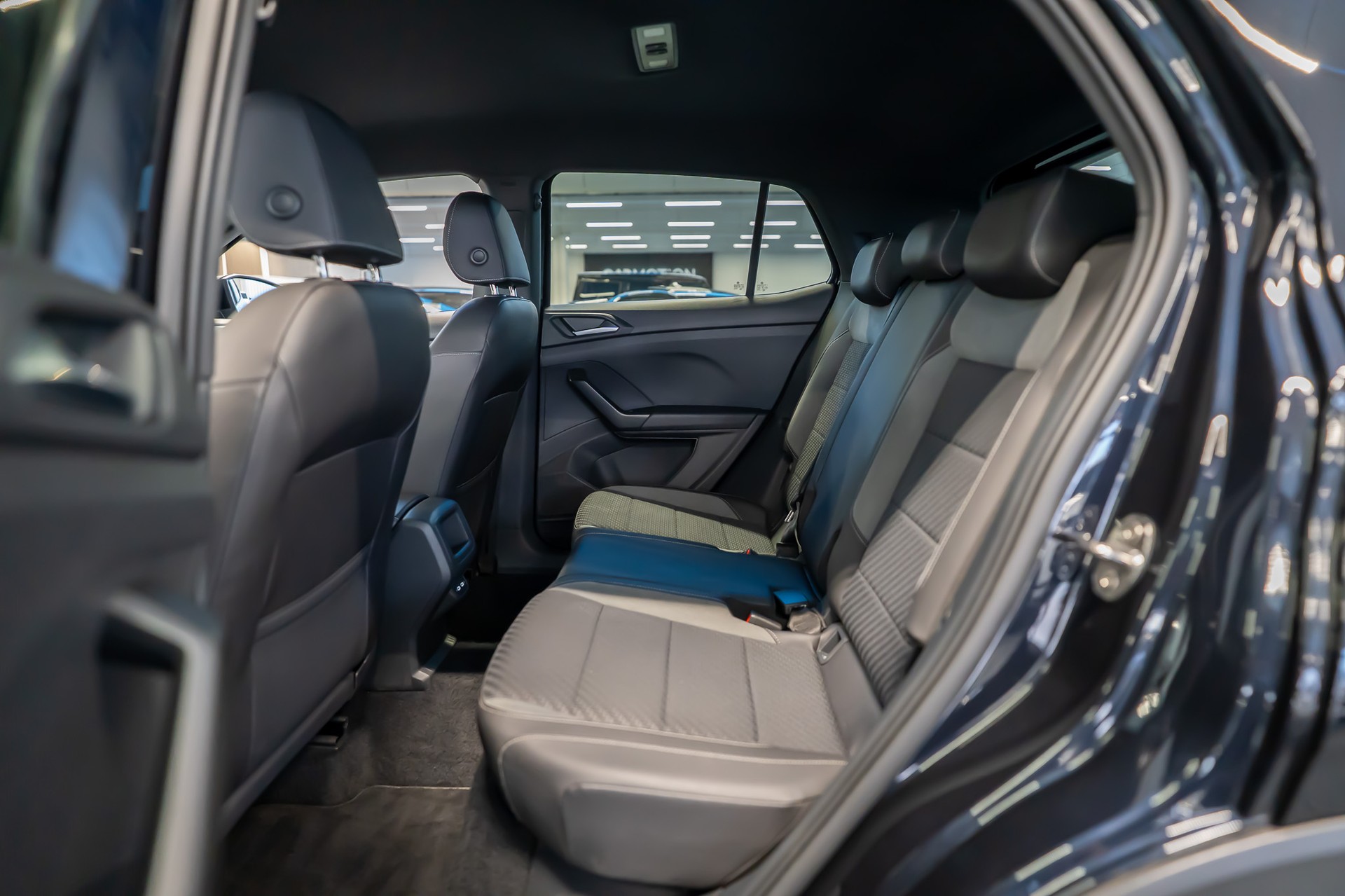 VW T-Cross 1.0 TSI 115 R-Line DSG/ Tempomat / Sitzheizung / Parkhilfe-image-10