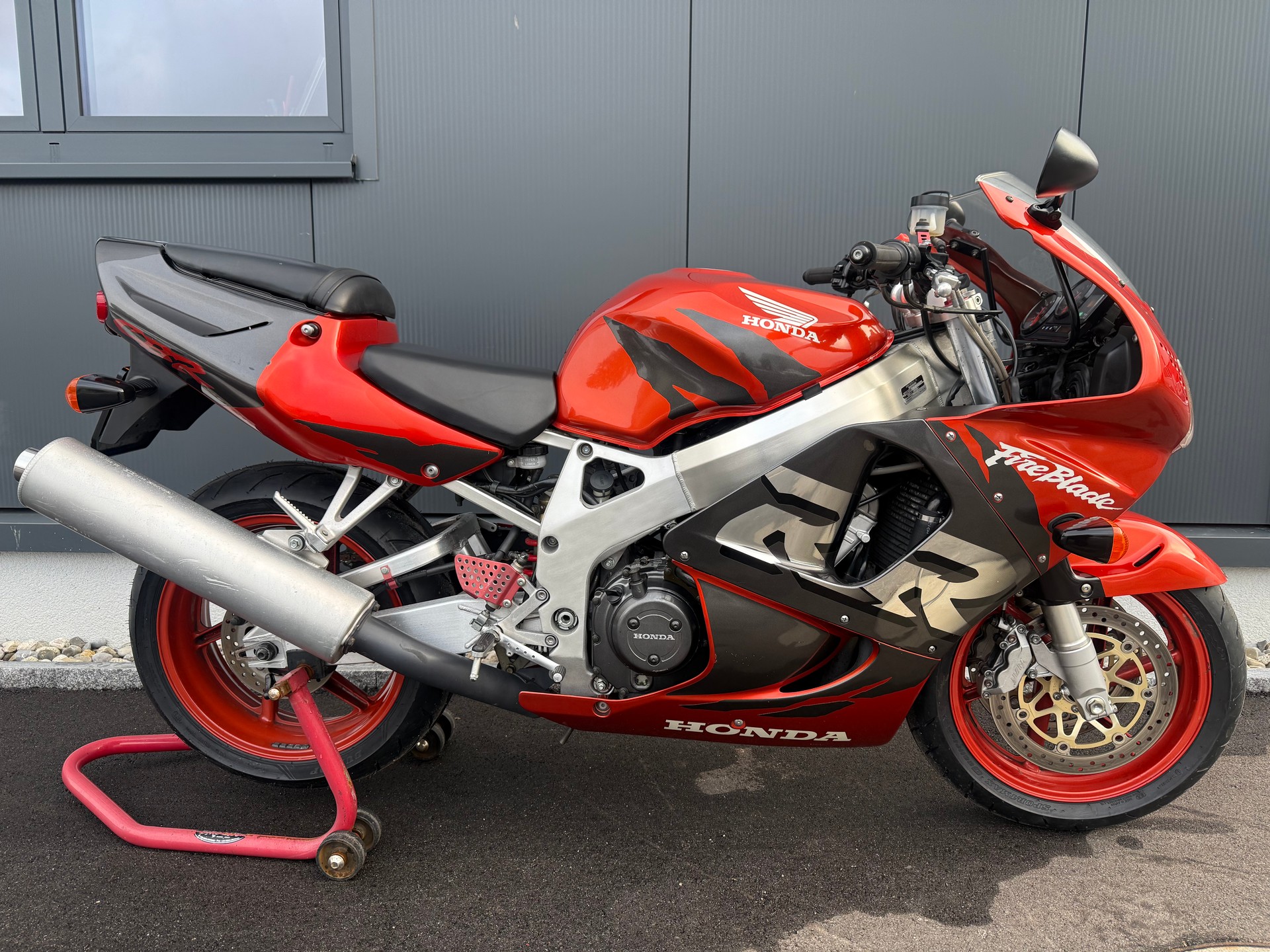 HONDA CBR 900 RR Fireblade-image-1