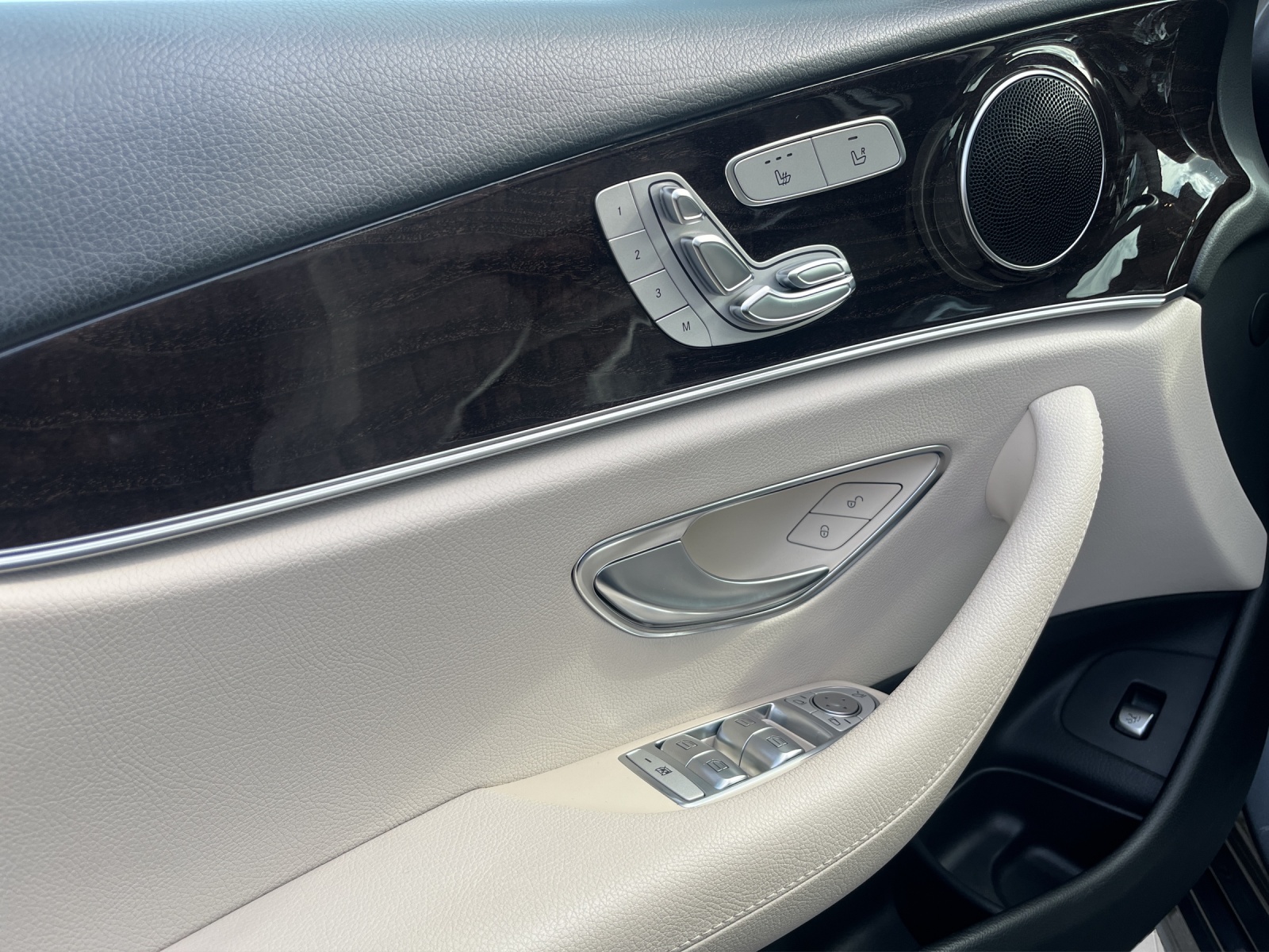 MERCEDES-BENZ E 400 Avantgarde 4matic-image-15