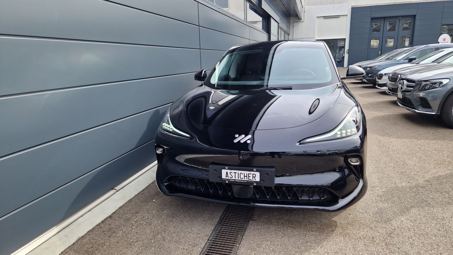 MG IM6 EV 100kWh Performance 21"-showroom-element-1