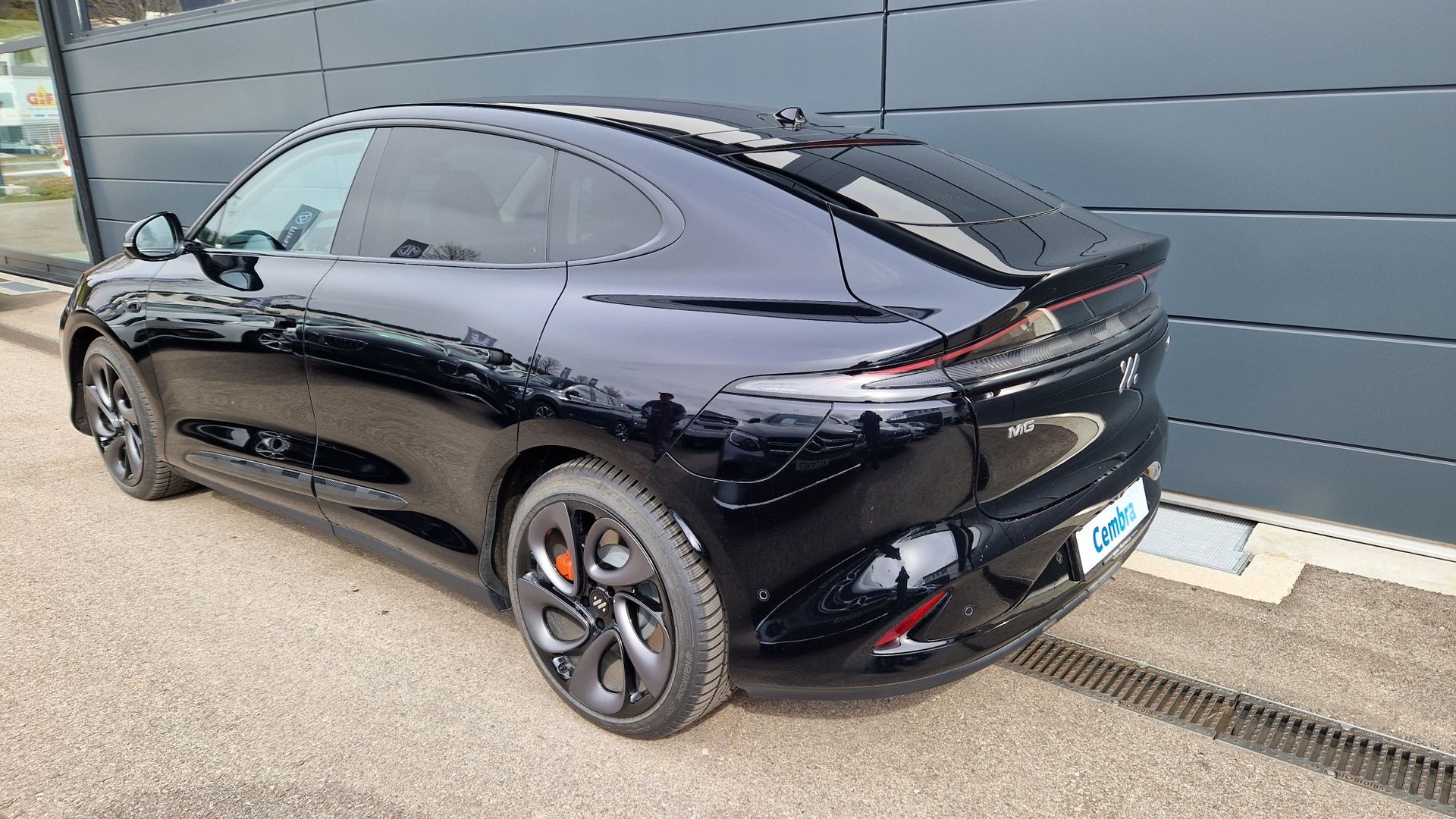 MG IM6 EV 100kWh Performance 21"-showroom-element-3