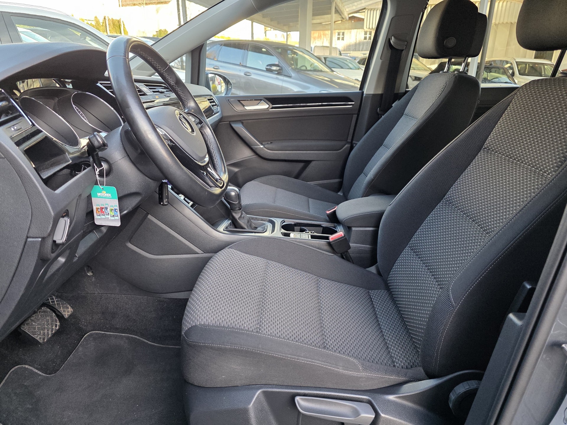 VW Touran 2.0 TDI BlueMotion Technology Comfortline DSG-image-1
