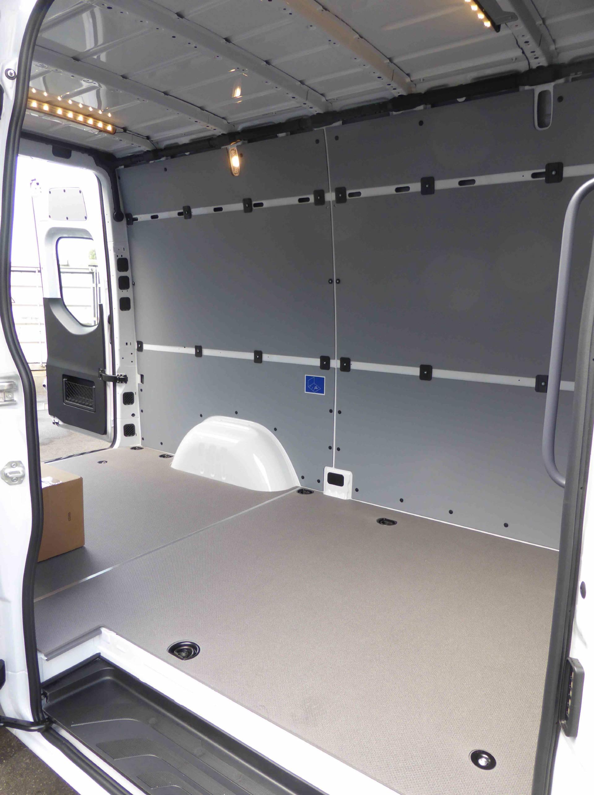 MERCEDES-BENZ eSprinter 320 Kaw. 3665 S 81 kWh Pro-image-15