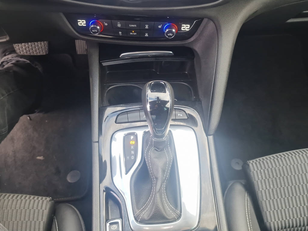 OPEL Insignia Sports Tourer 2.0 CDTi BiT. Excellence AWD-image-11