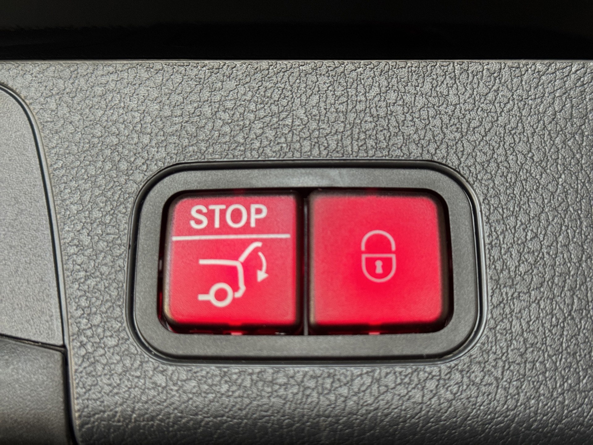 MERCEDES-BENZ NEW GLA 200 AMG Line Premium 7G-DCT Night Edition-image-21
