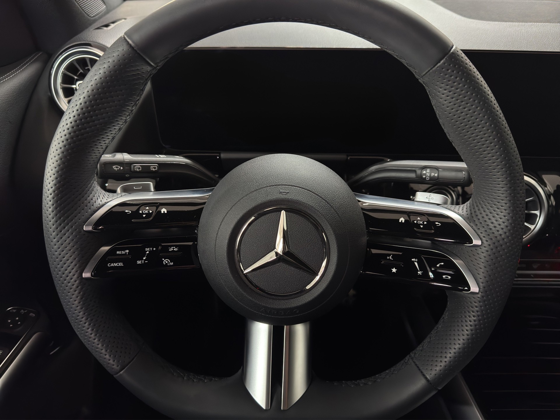 MERCEDES-BENZ NEW GLA 200 AMG Line Premium 7G-DCT Night Edition-image-13