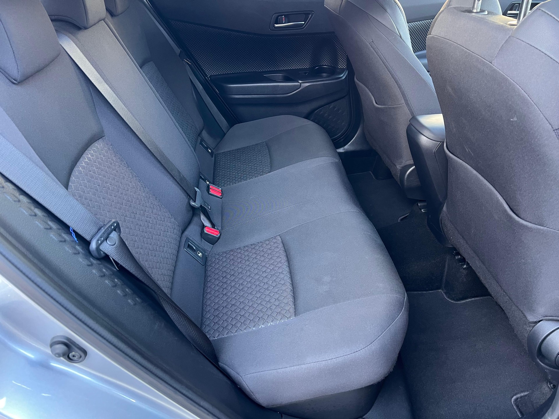 TOYOTA C-HR 2.0 VVTi HSD Trend-image-11