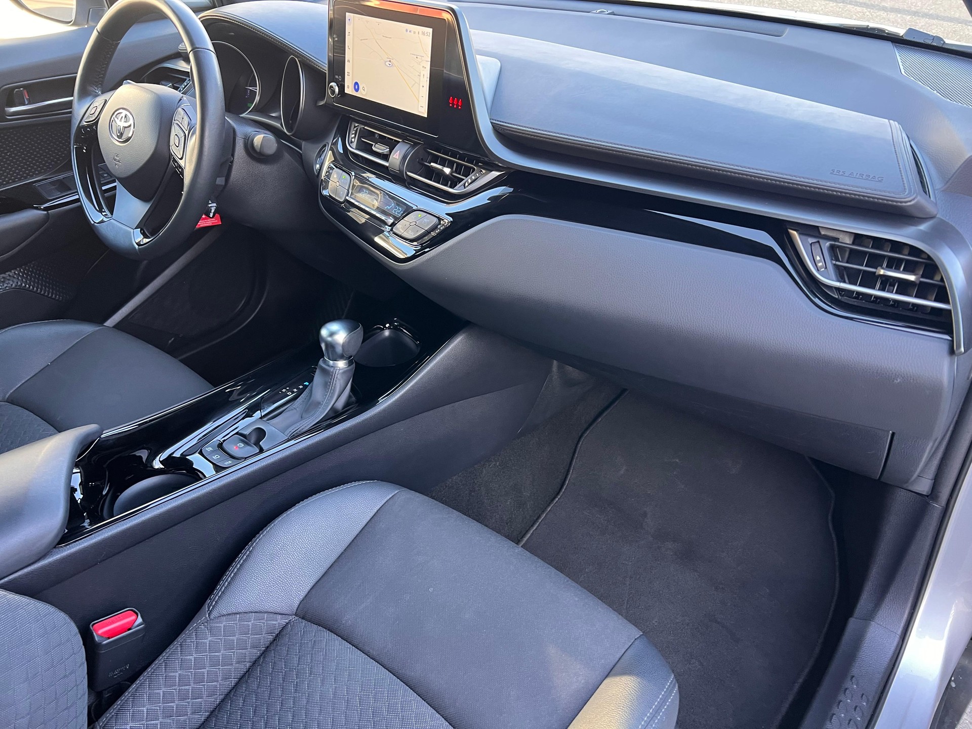 TOYOTA C-HR 2.0 VVTi HSD Trend-image-13