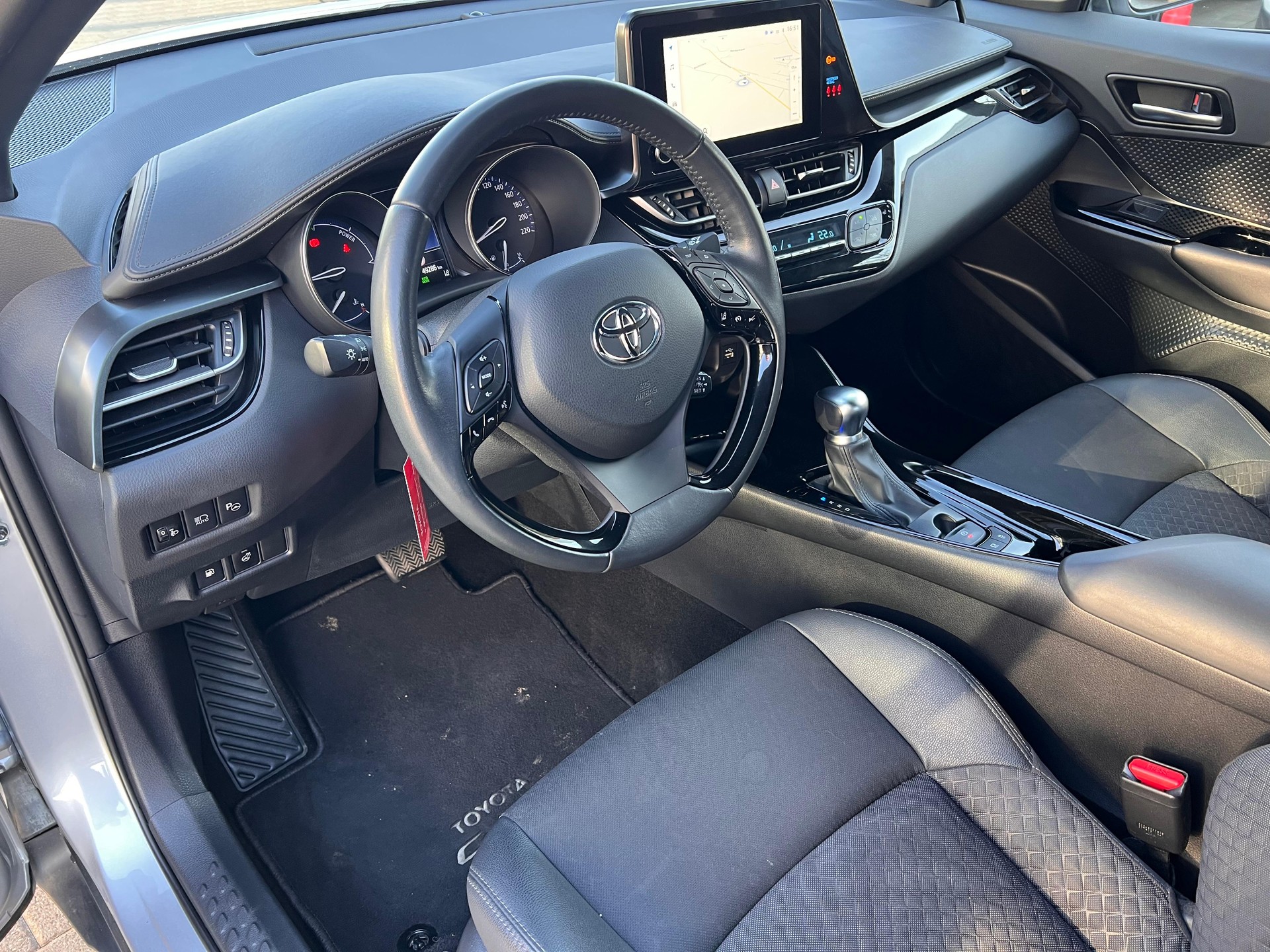 TOYOTA C-HR 2.0 VVTi HSD Trend-image-7