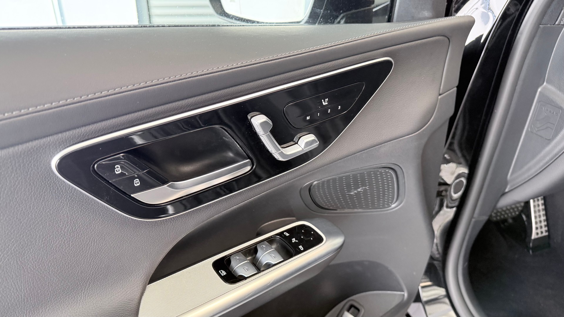 MERCEDES-BENZ GLC 220 d AMG Line 4matic-image-13