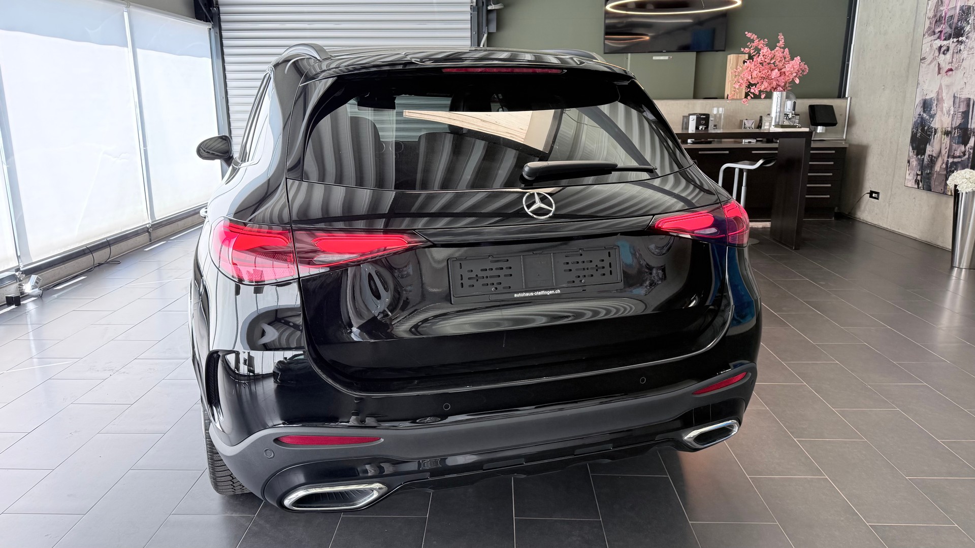 MERCEDES-BENZ GLC 220 d AMG Line 4matic-image-4