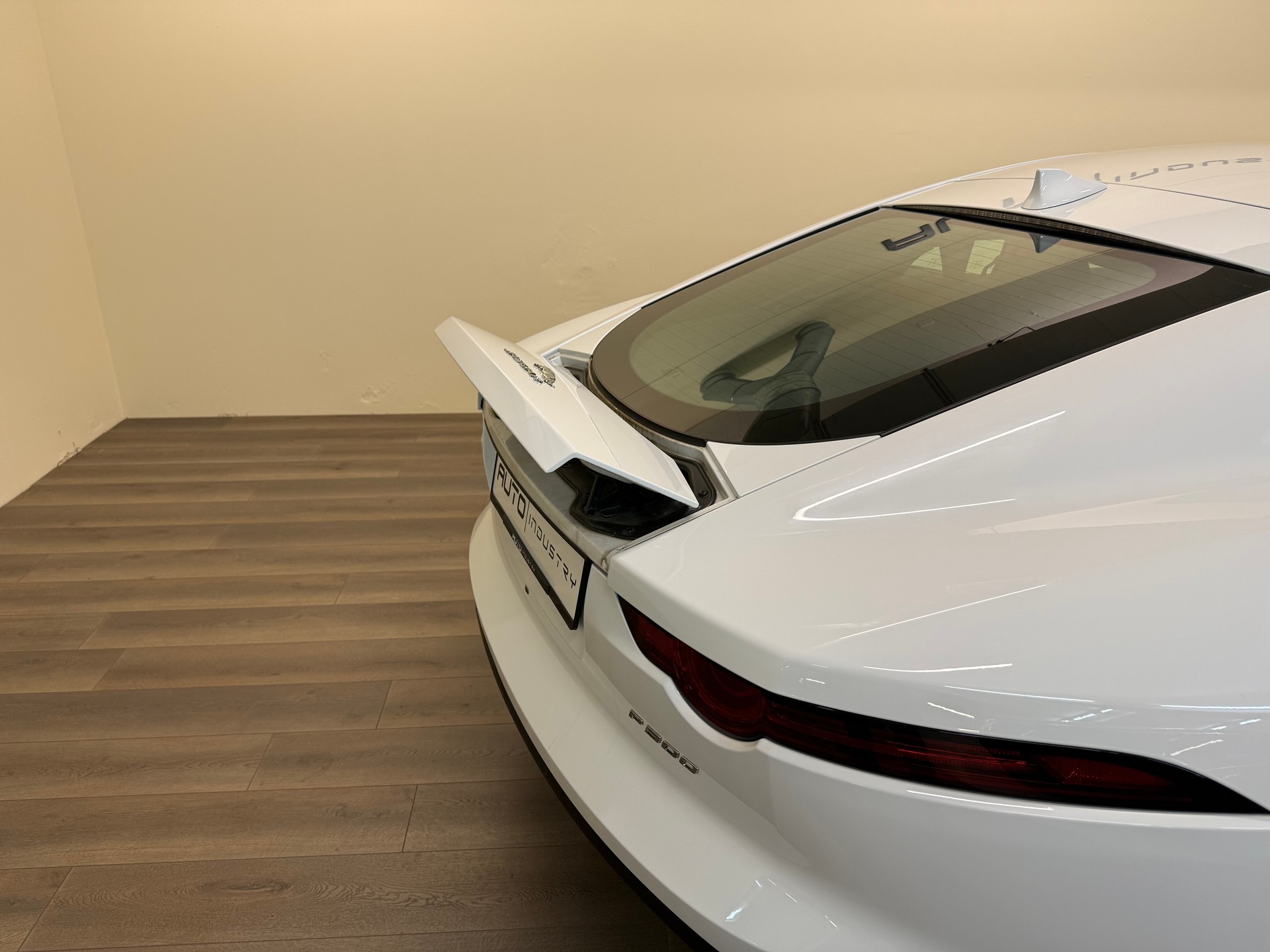 JAGUAR F-Type Coupé 2.0 I4 Automatik-image-24