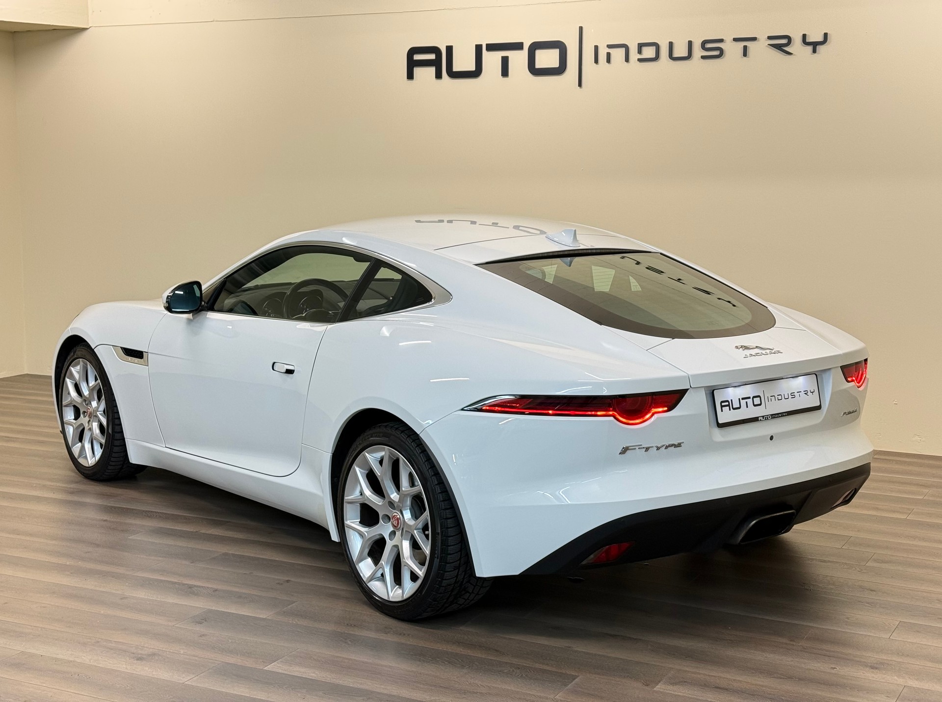 JAGUAR F-Type Coupé 2.0 I4 Automatik-image-10