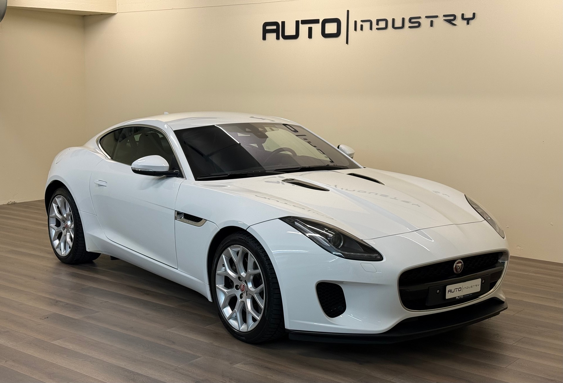 JAGUAR F-Type Coupé 2.0 I4 Automatik-image-5