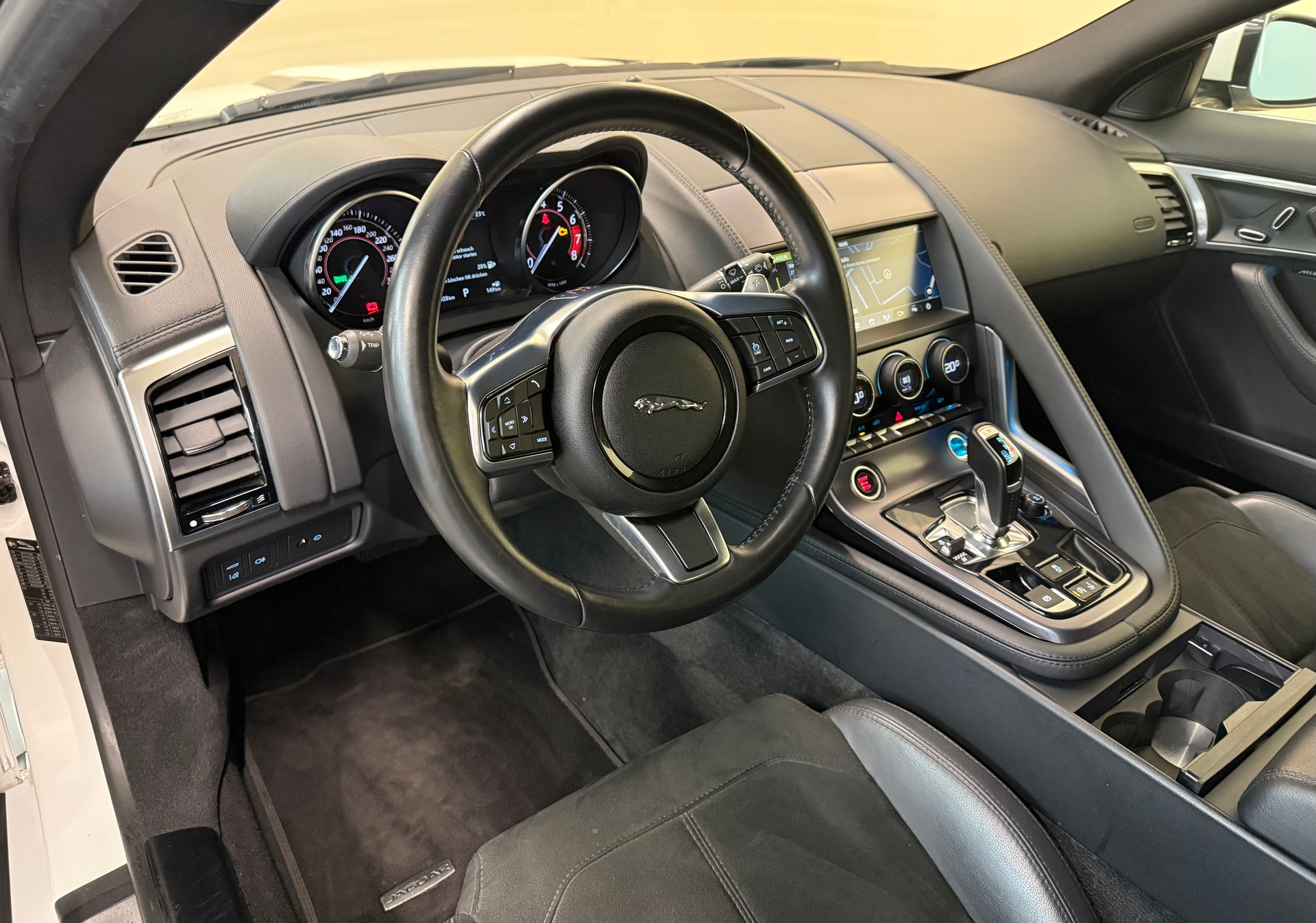 JAGUAR F-Type Coupé 2.0 I4 Automatik-image-14