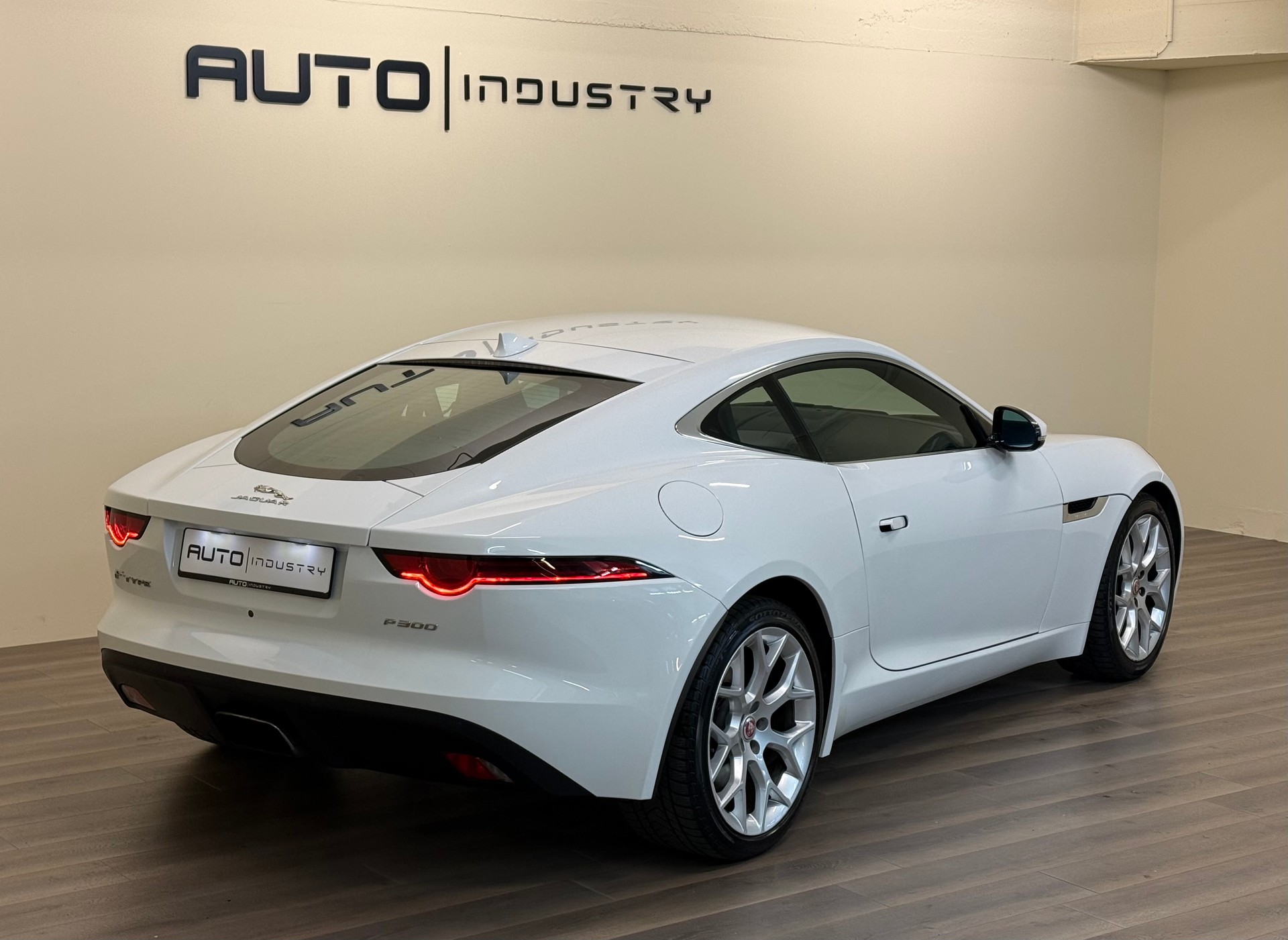JAGUAR F-Type Coupé 2.0 I4 Automatik-showroom-element-3