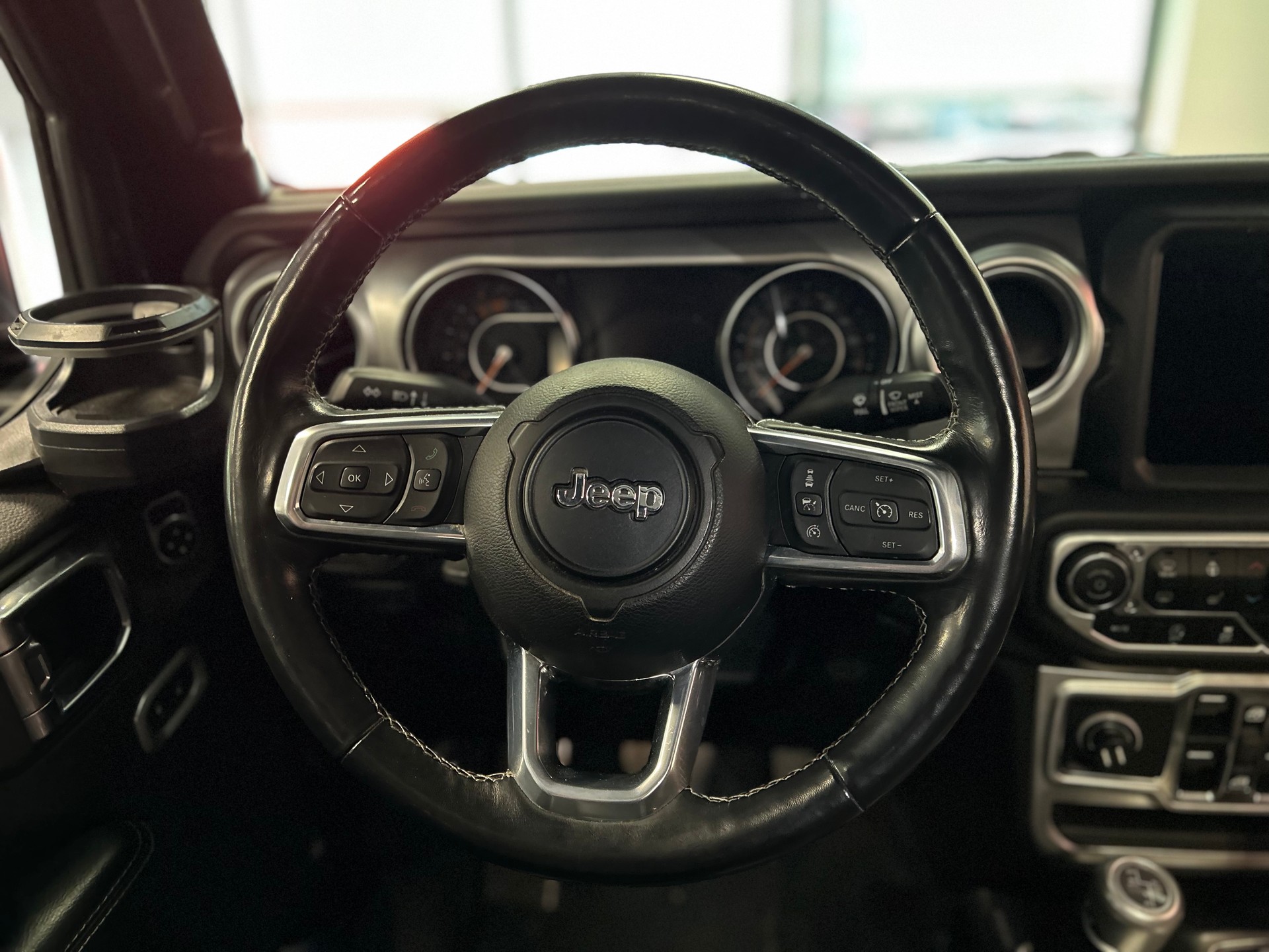 JEEP Gladiator 3.0 V6 Overland-image-10