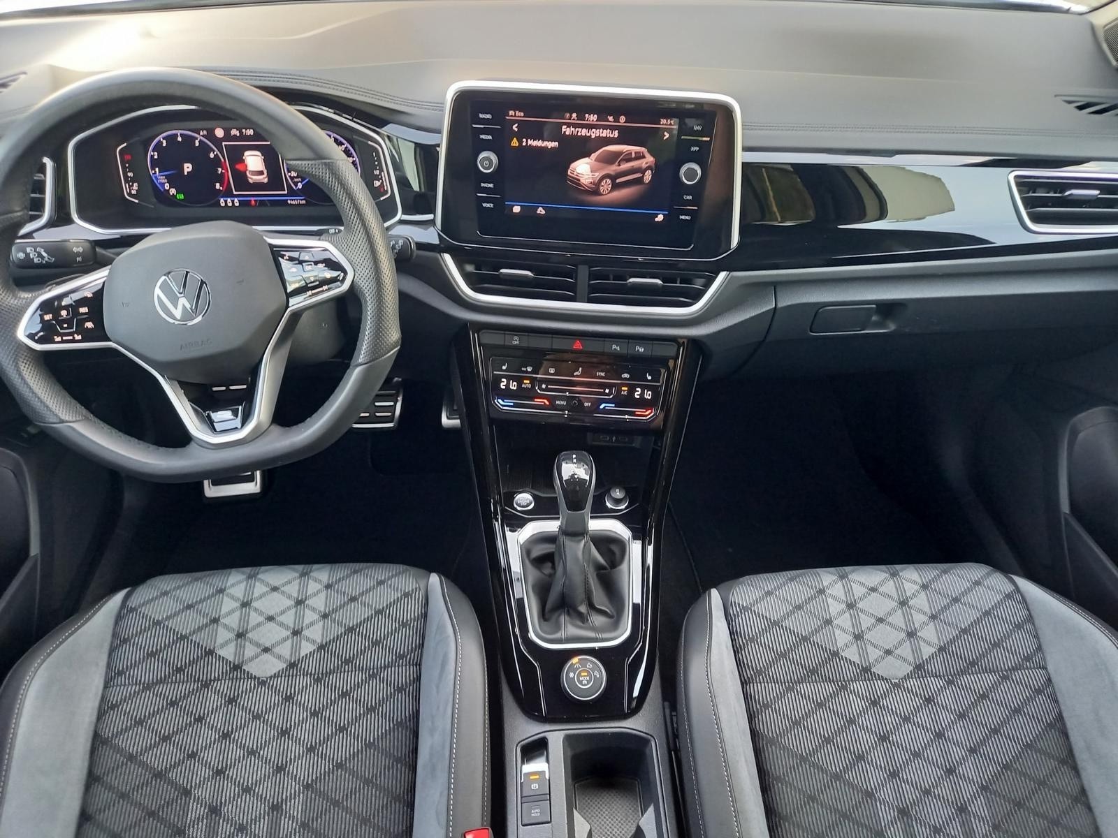 VW T-Roc 2.0 TSI R-Line DSG 4Motion-image-4