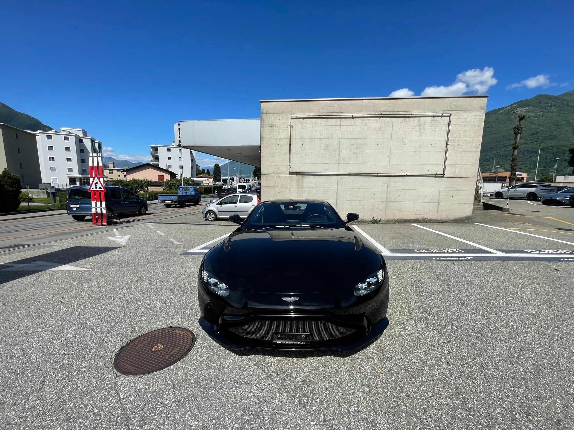ASTON MARTIN V8 Vantage 4.0 Coupé-image-1