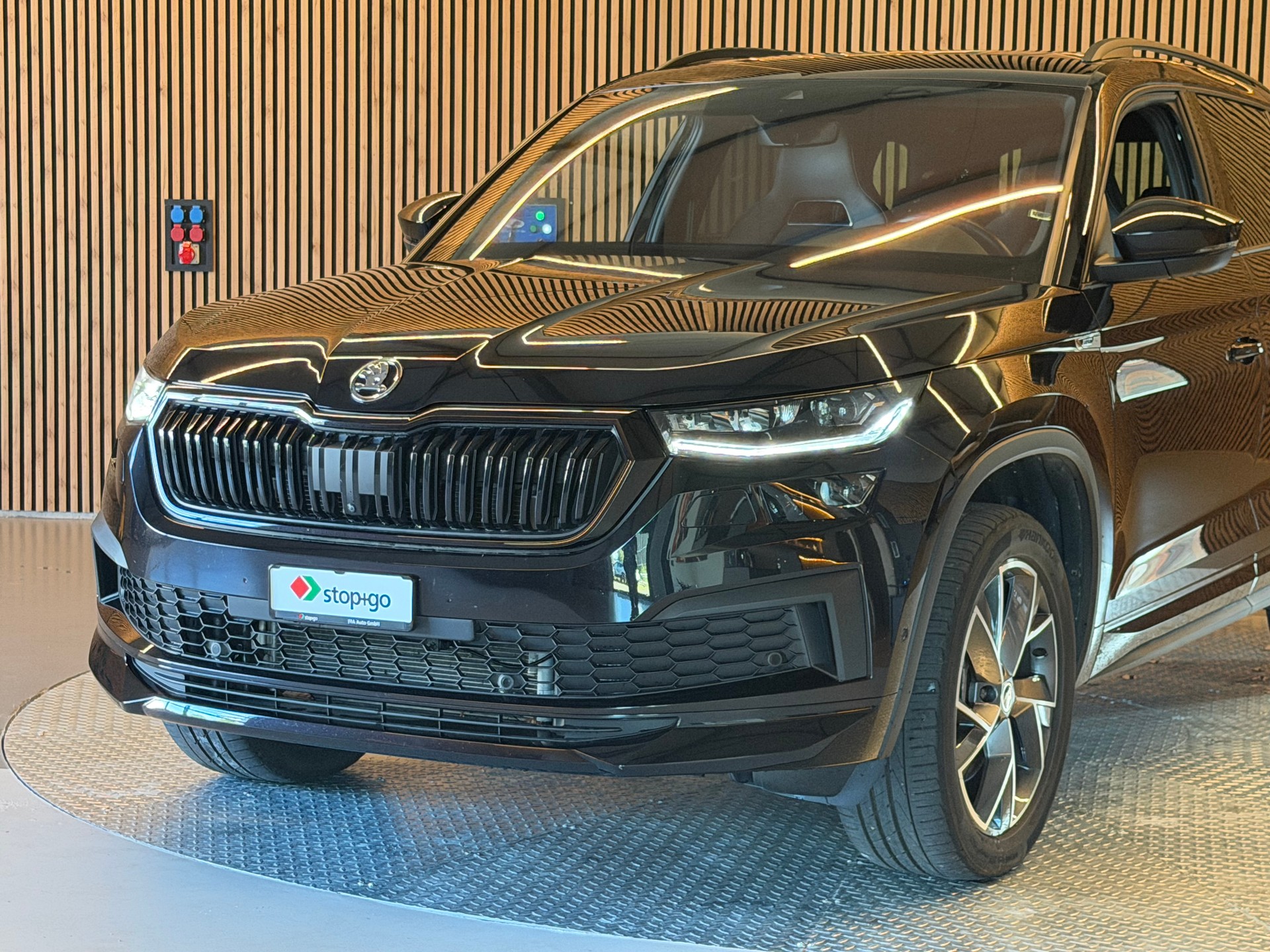 SKODA Kodiaq 2.0 TDI 200 Sportline DSG-showroom-element-1