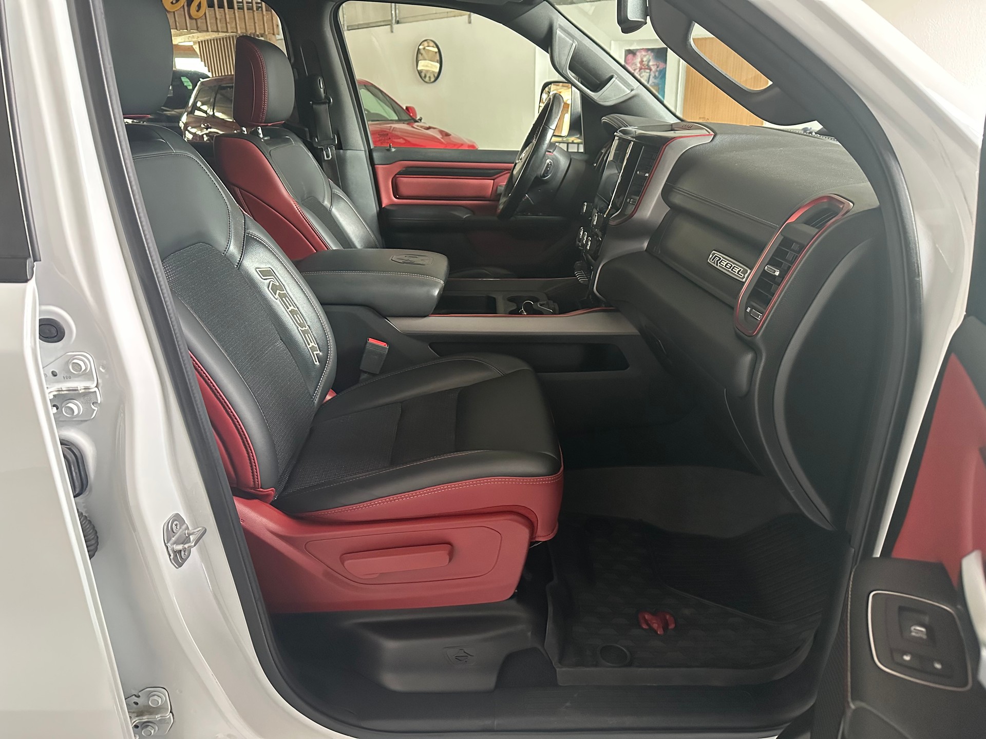 DODGE RAM 1500 REBEL-image-4