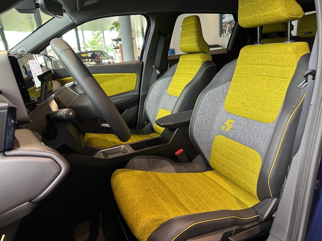 RENAULT R5 E-Tech Comfort Range 52 kWh Iconic Five-image-14