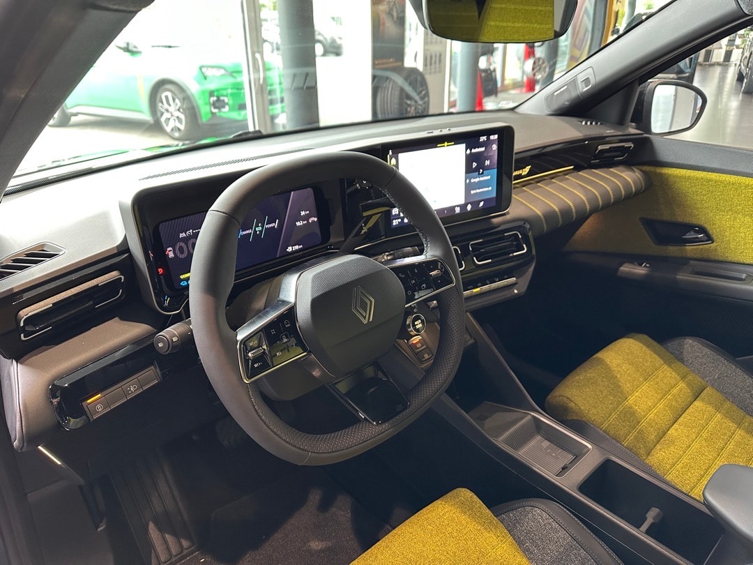 RENAULT R5 E-Tech Comfort Range 52 kWh Iconic Five-image-13