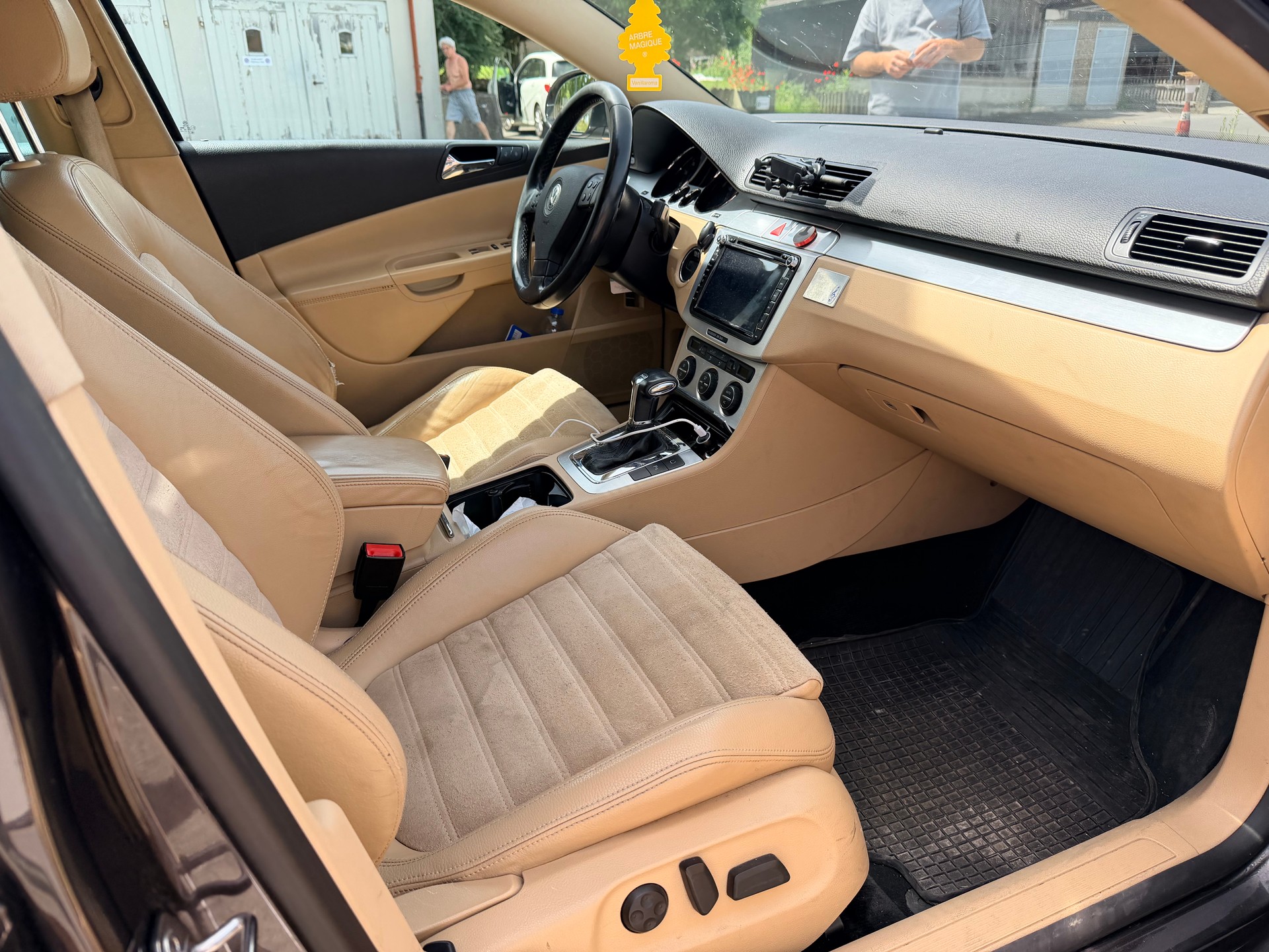 VW Passat Variant 3.2 V6 FSI Highline 4Motion-image-4
