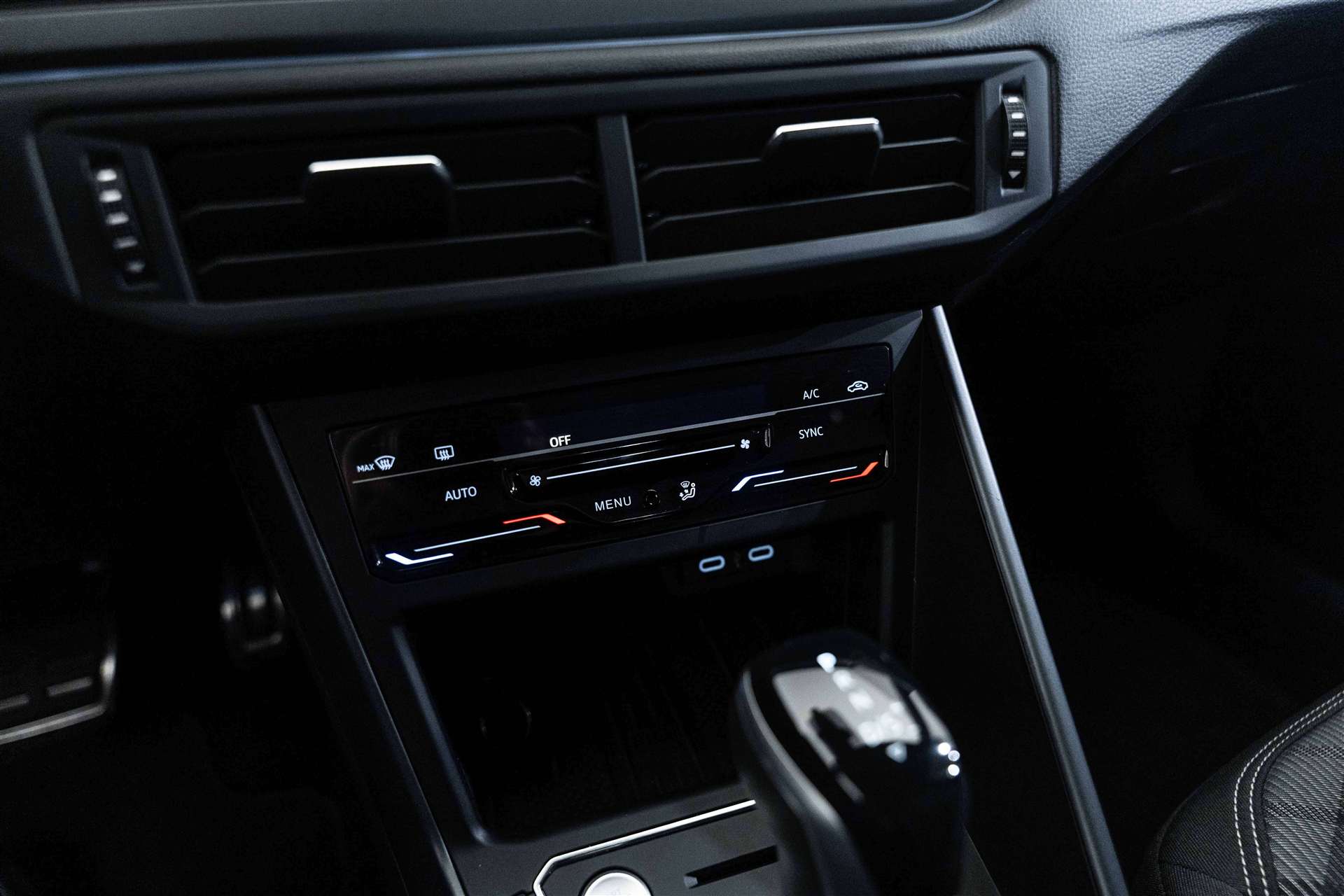 VW Taigo 1.0 TSi R-Line DSG-Automat-image-23