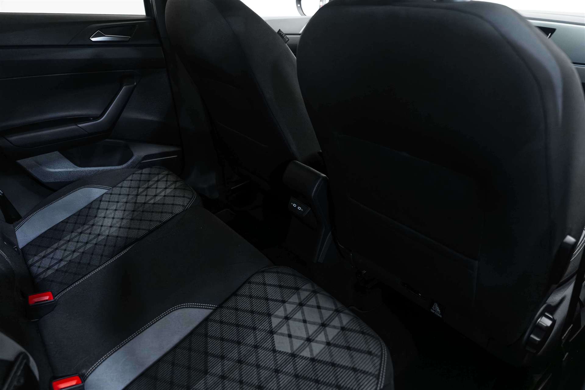 VW Taigo 1.0 TSi R-Line DSG-Automat-image-12