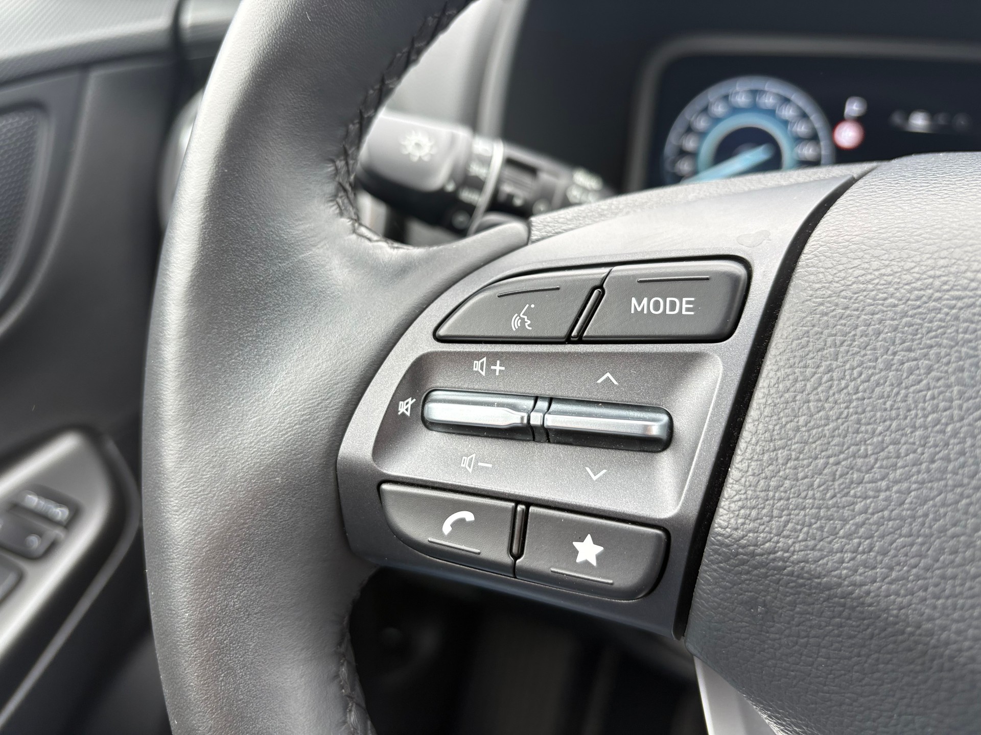 HYUNDAI Kona EV Amplia-image-16