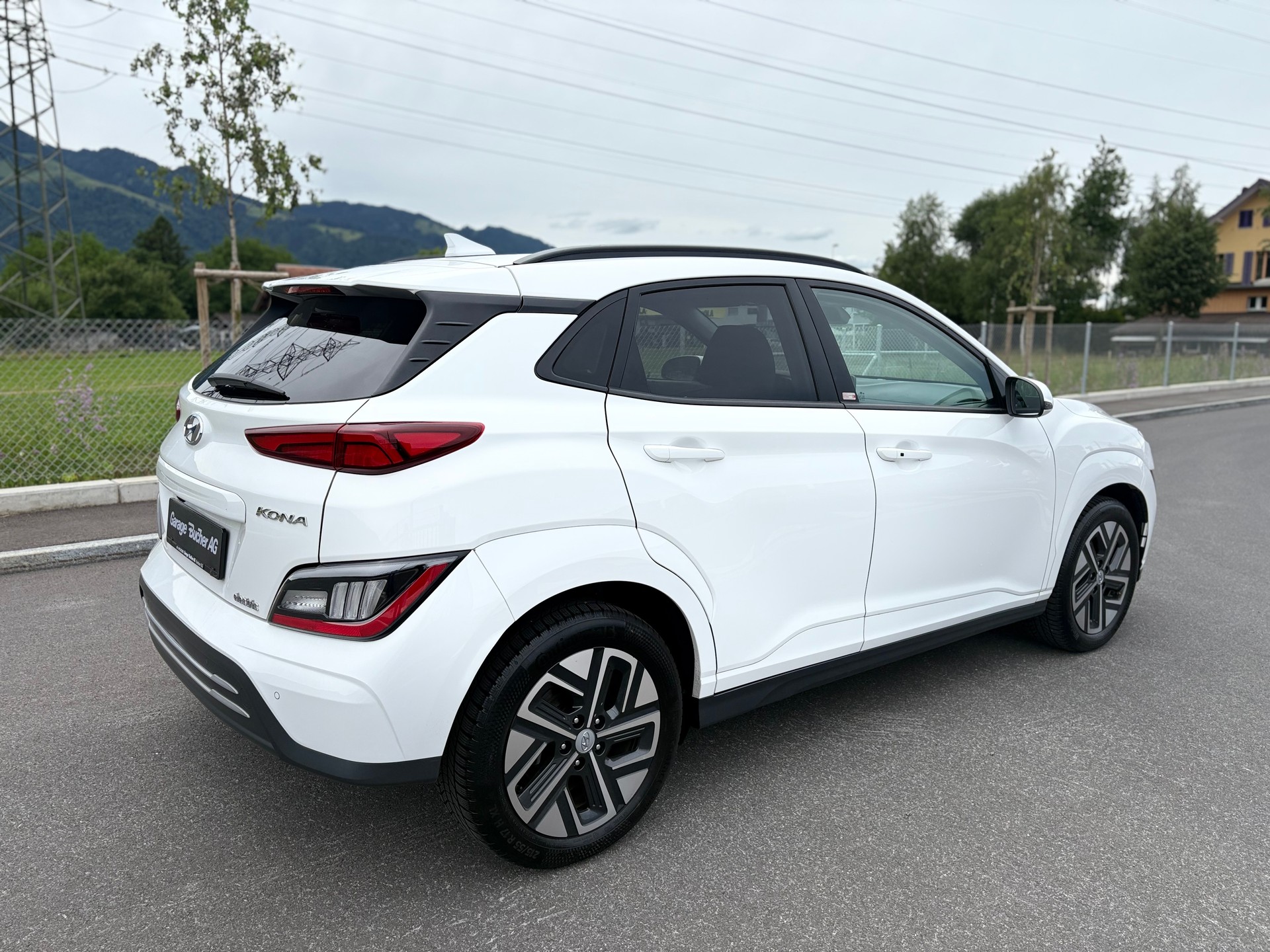 HYUNDAI Kona EV Amplia-showroom-element-3