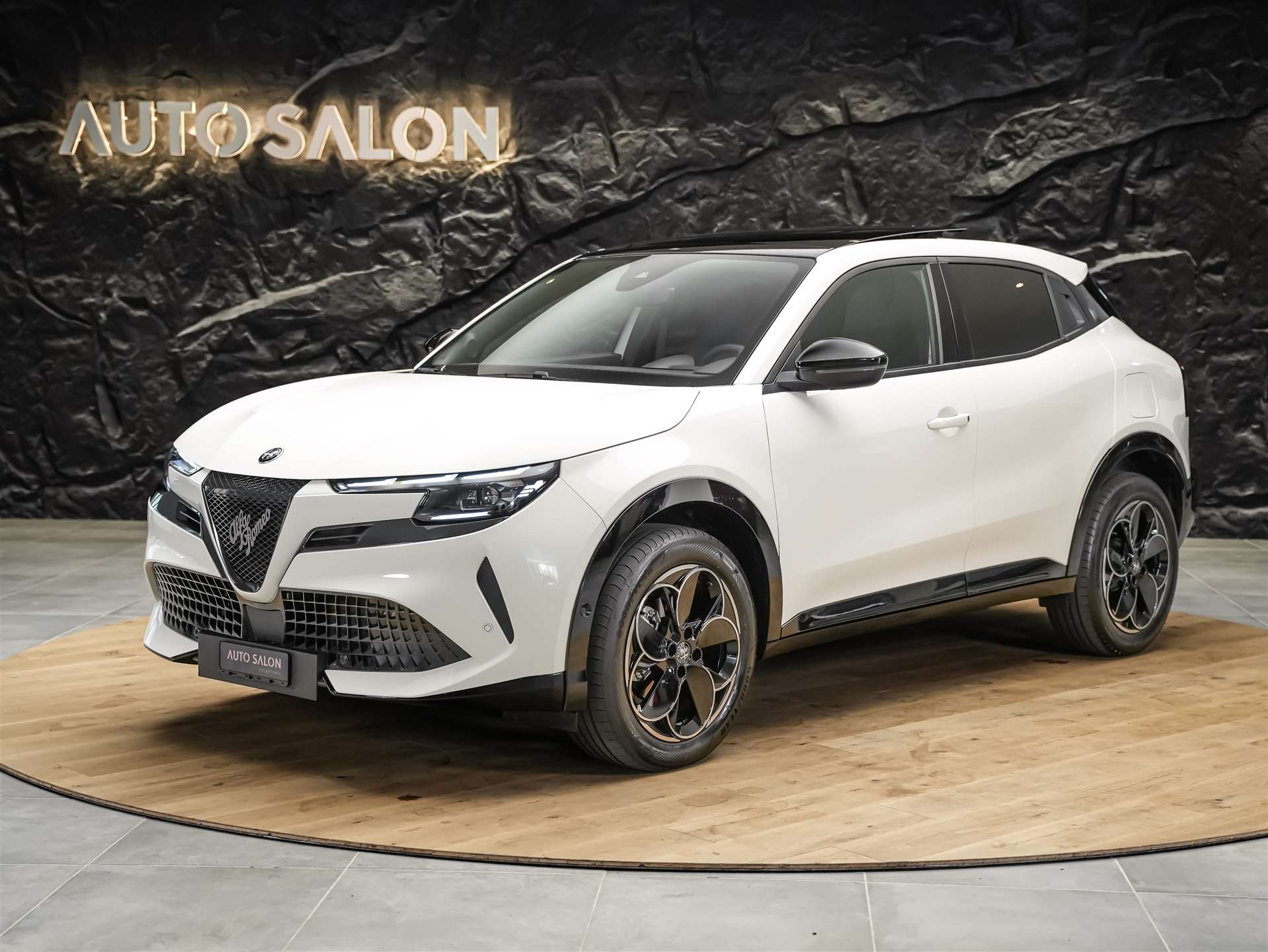 ALFA ROMEO Junior 1.2 Q4 *Werksgarantie*20" Felgen*Panorama*Massage*-showroom-element-1