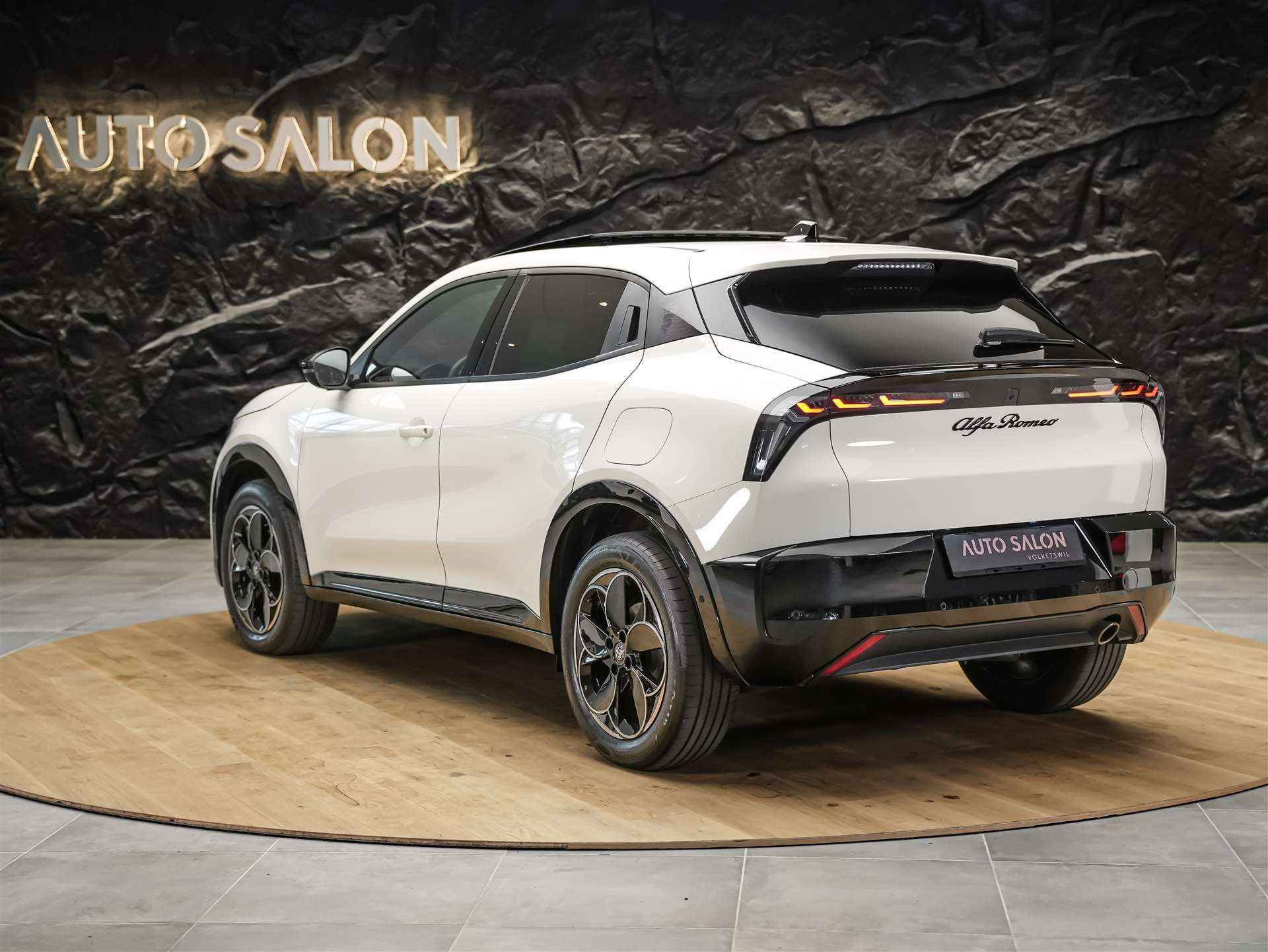 ALFA ROMEO Junior 1.2 4X4 *Werksgarantie*20" Felgen*Panorama*Massage*-showroom-element-3