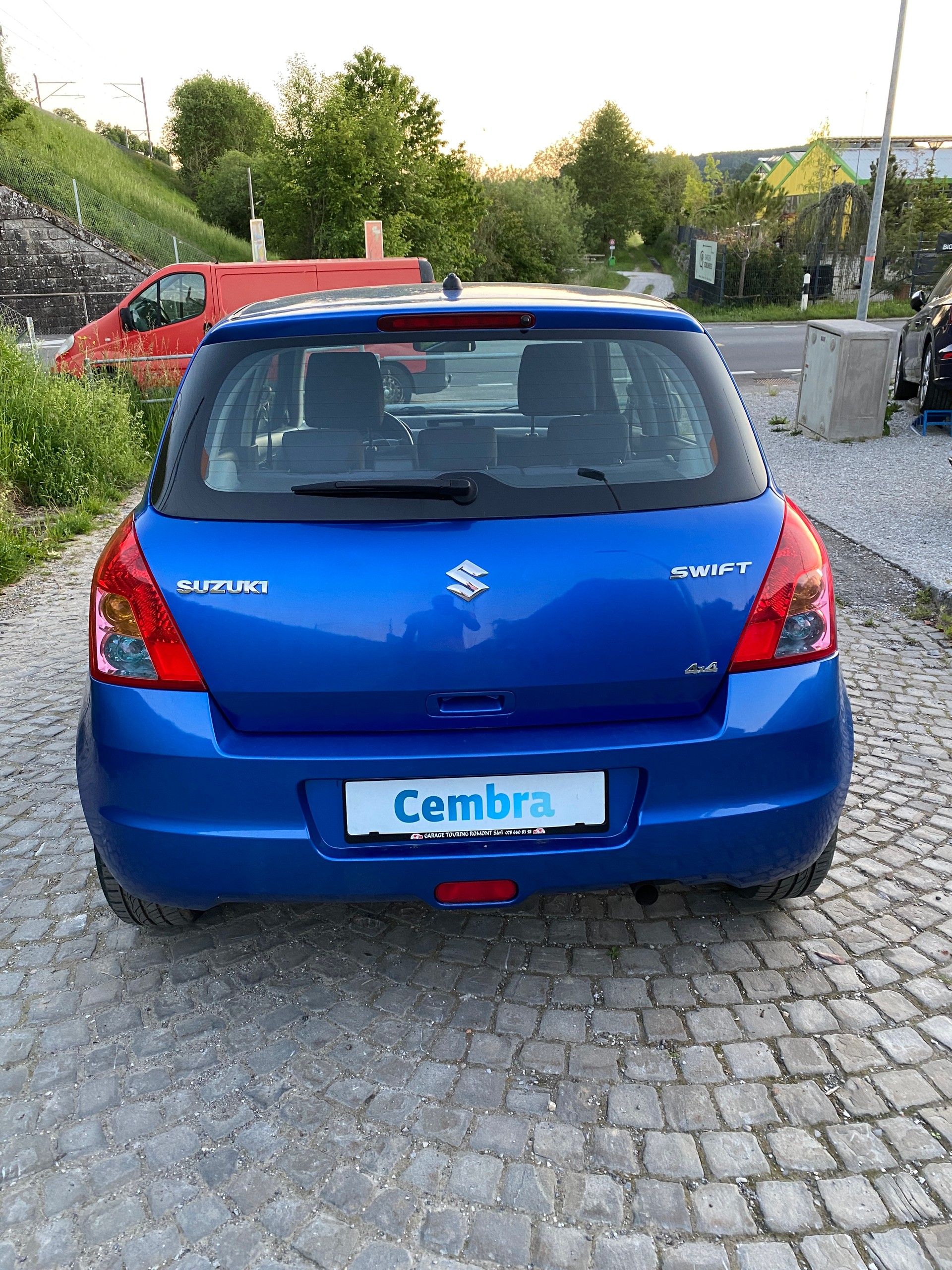 SUZUKI Swift 1.3i 16V GL 4x4-showroom-element-1
