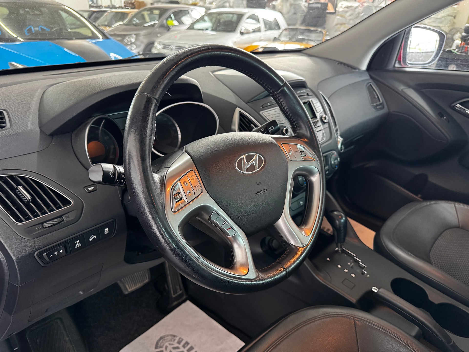 HYUNDAI iX 35 2.0 Style 4WD Automatic-image-12