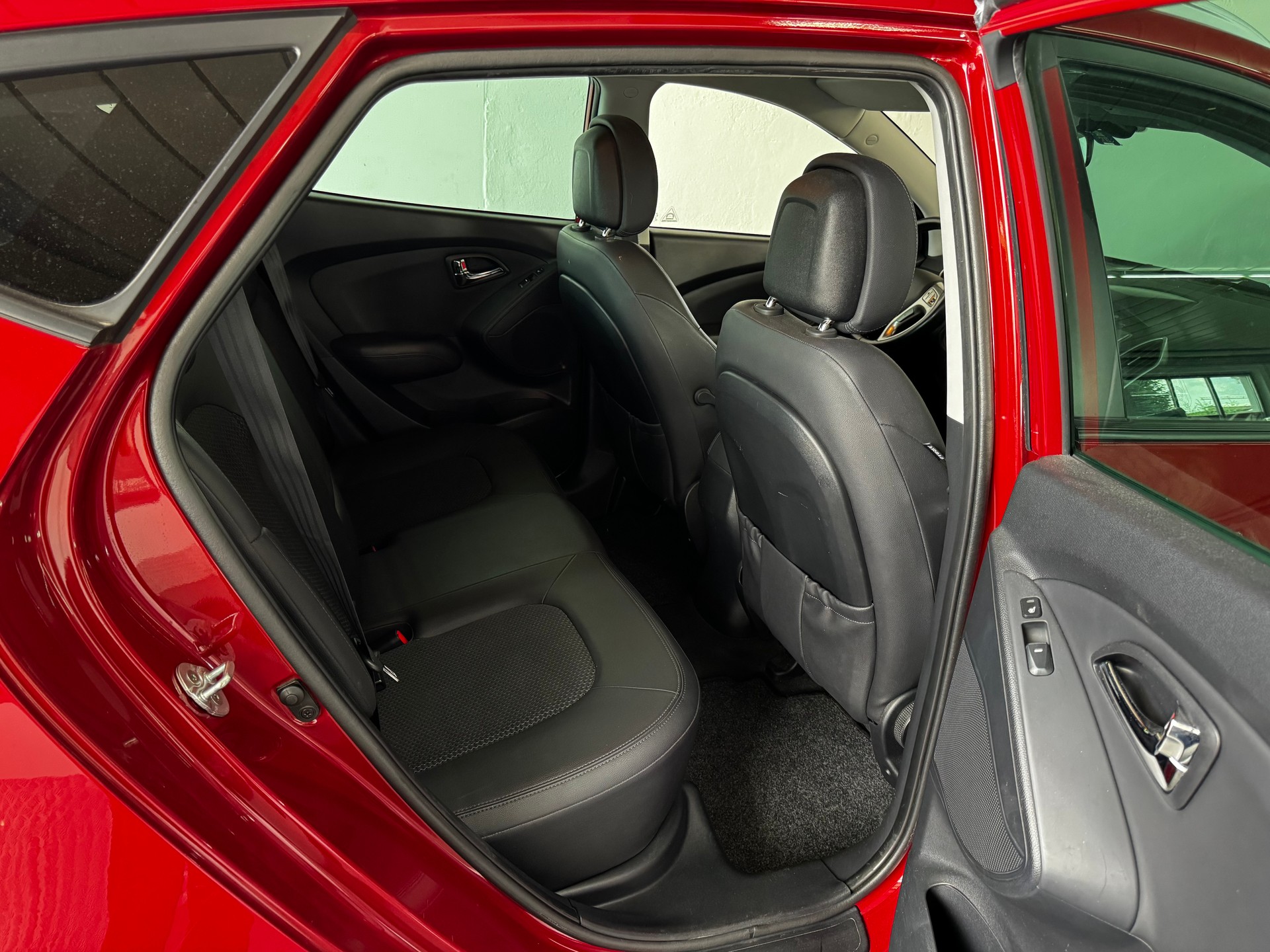 HYUNDAI iX 35 2.0 Style 4WD Automatic-image-22