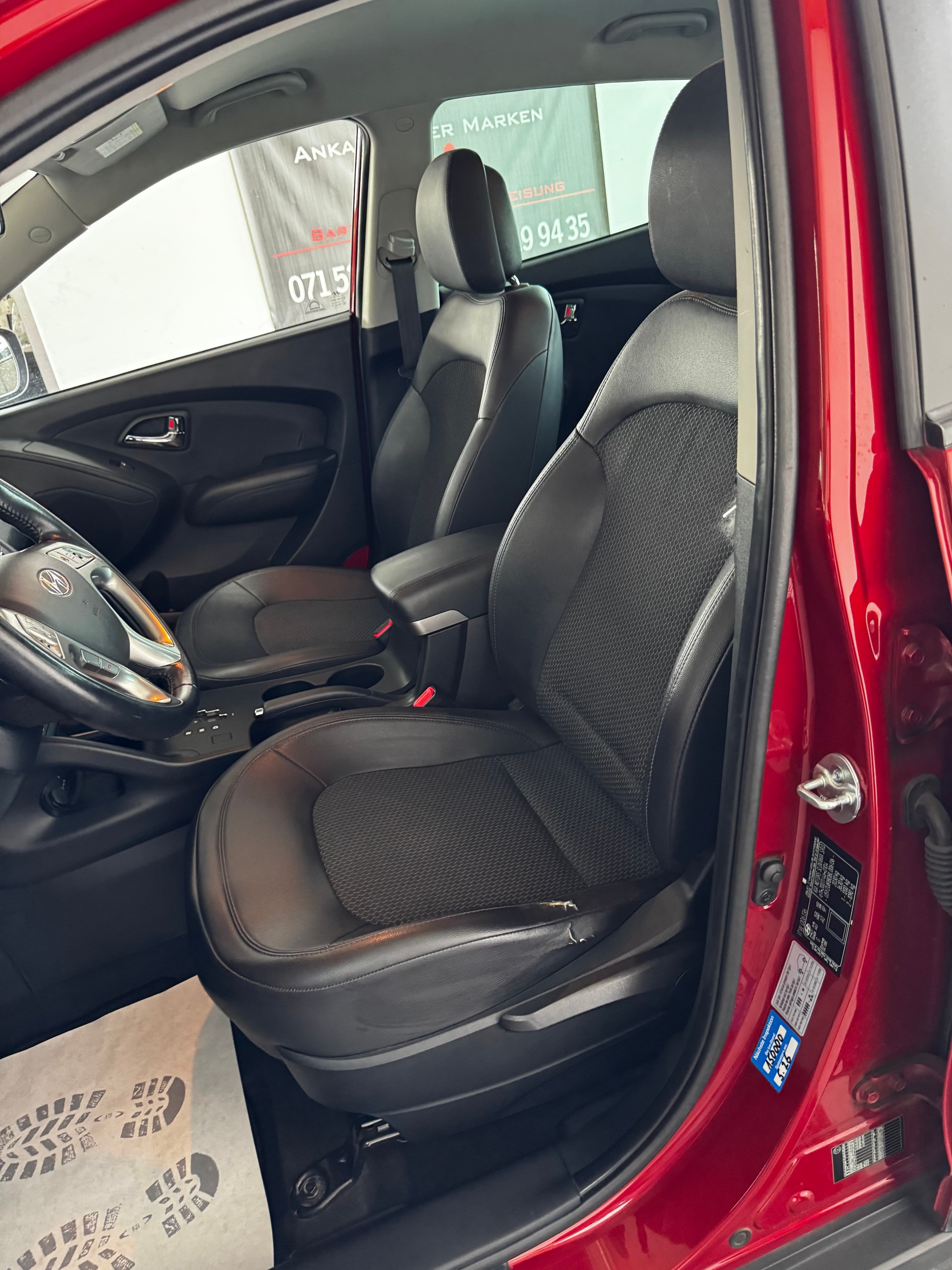 HYUNDAI iX 35 2.0 Style 4WD Automatic-image-14