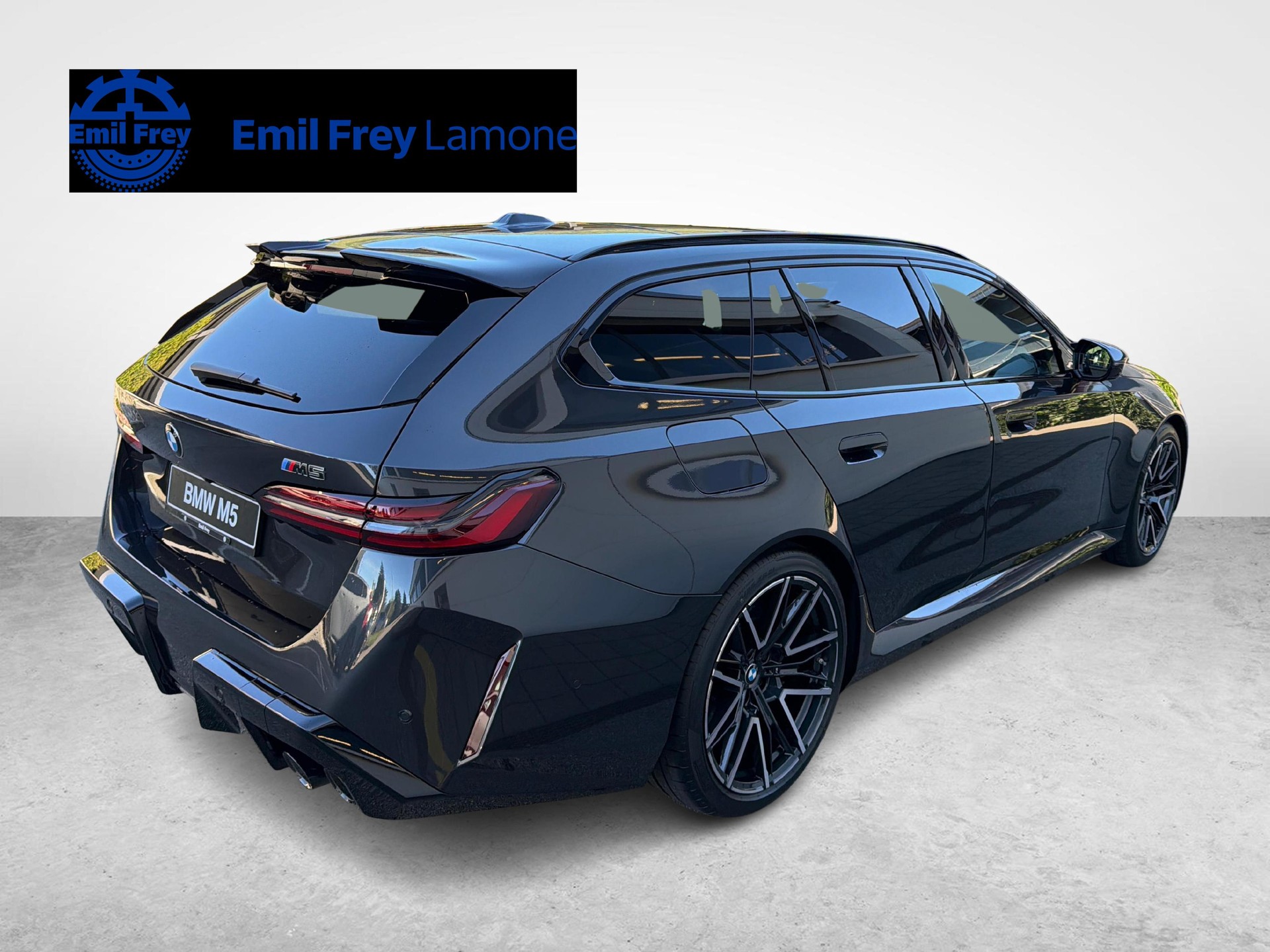 BMW M5 xDrive Touring-image-4