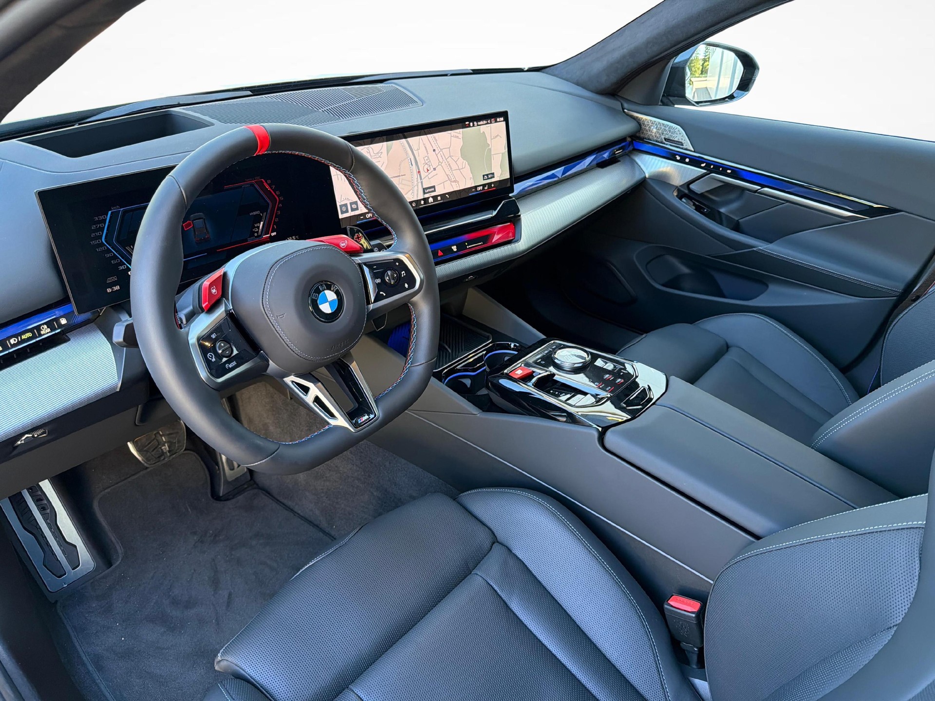 BMW M5 xDrive Touring-image-9