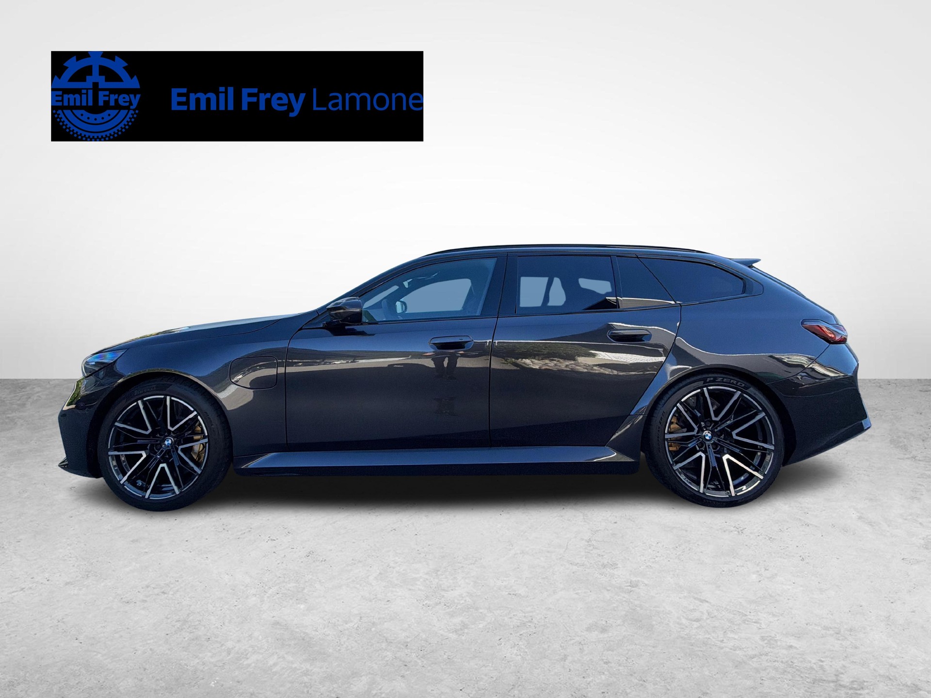 BMW M5 xDrive Touring-showroom-element-1